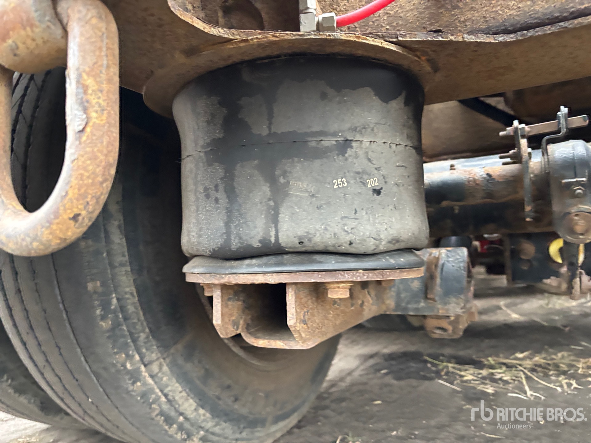 2015 BWS 35 TON T/A REMOVABLE GOOSENECK