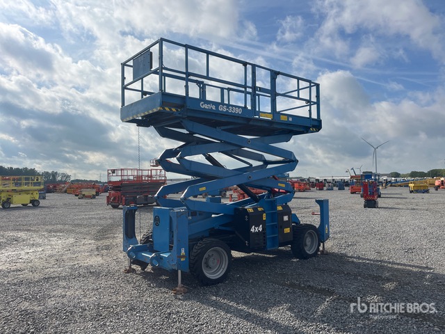 2018 Genie GS-3390 Scissor Lift