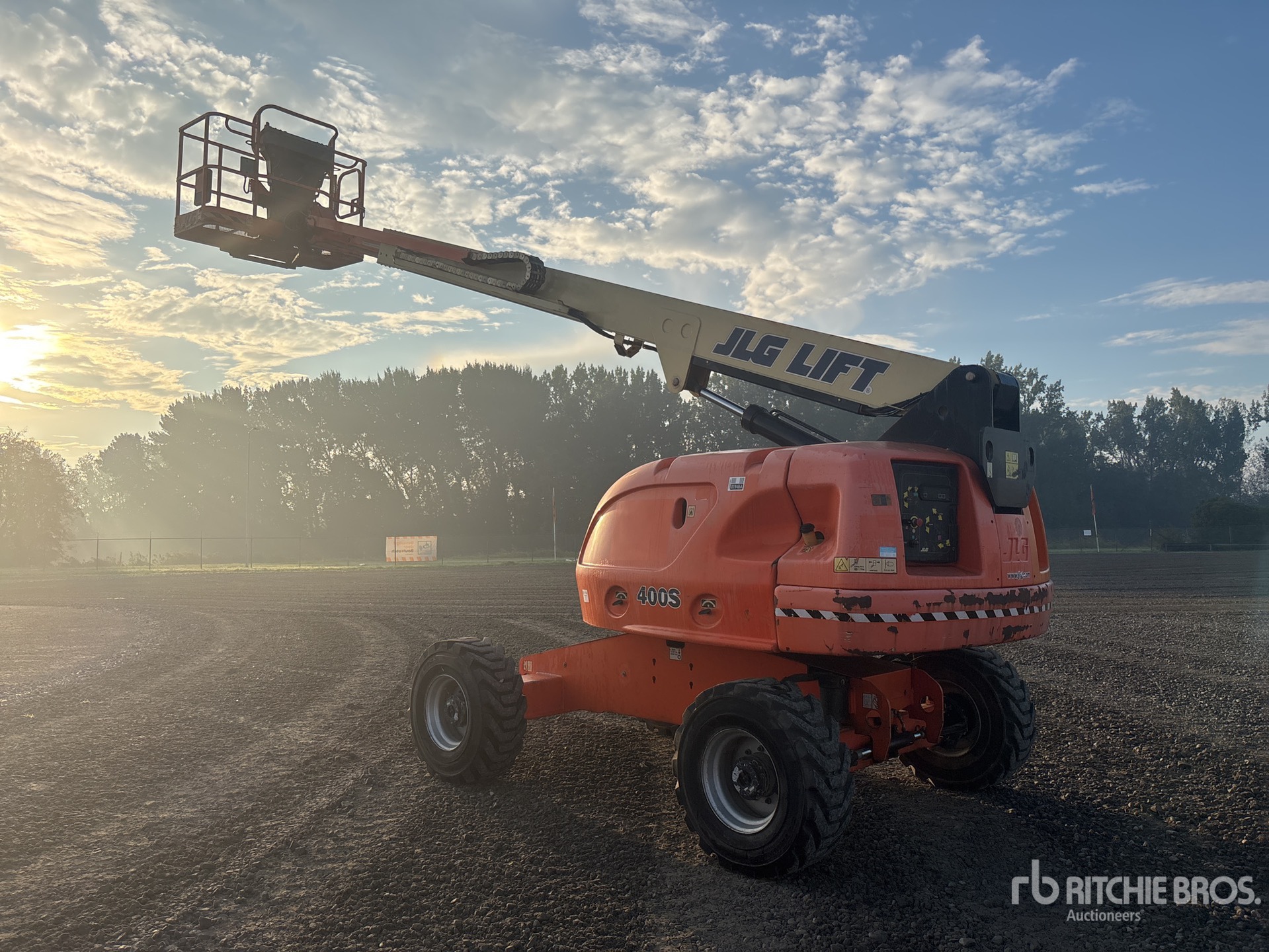 2013 JLG 400S