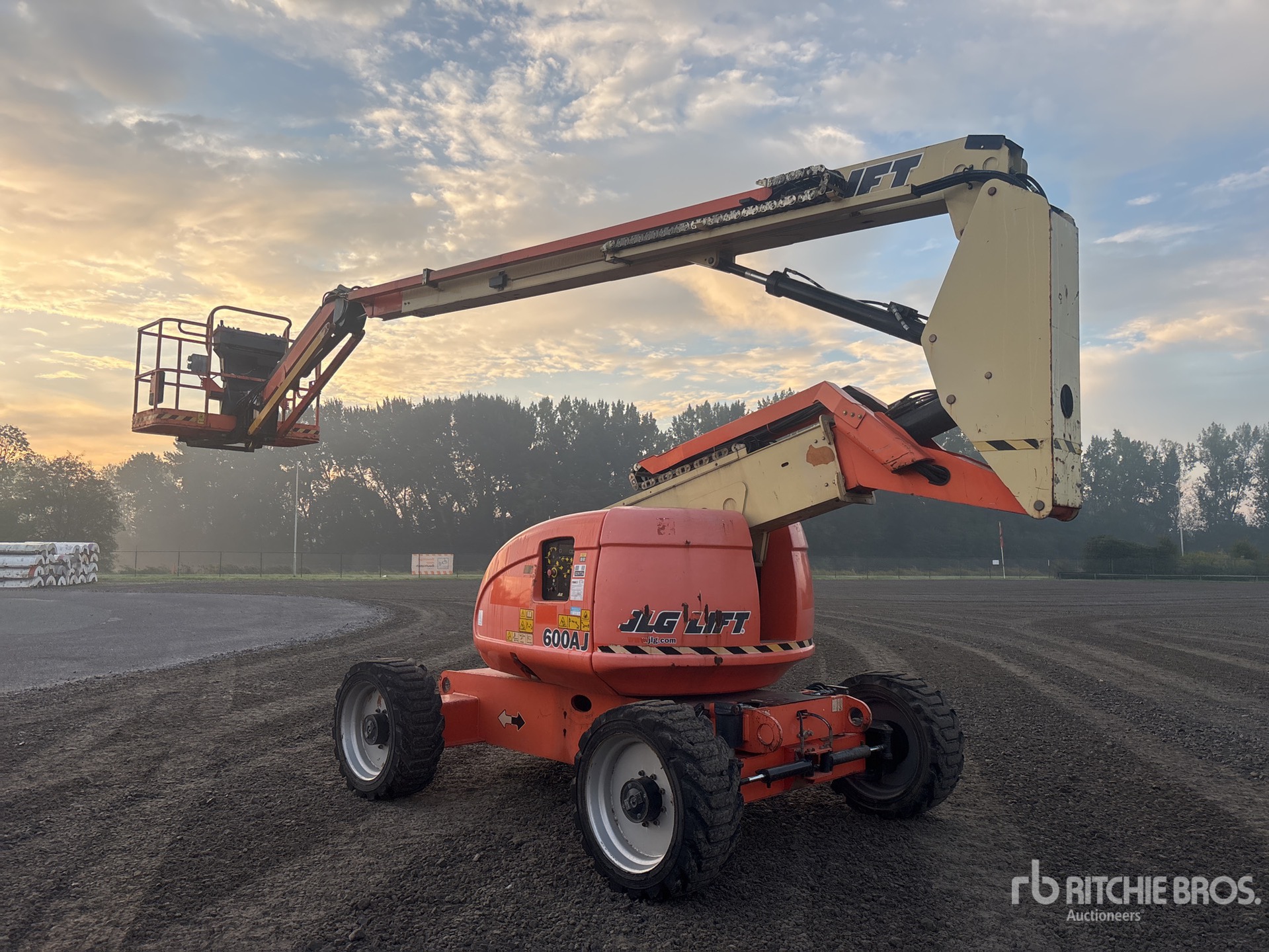 2014 JLG 600AJ