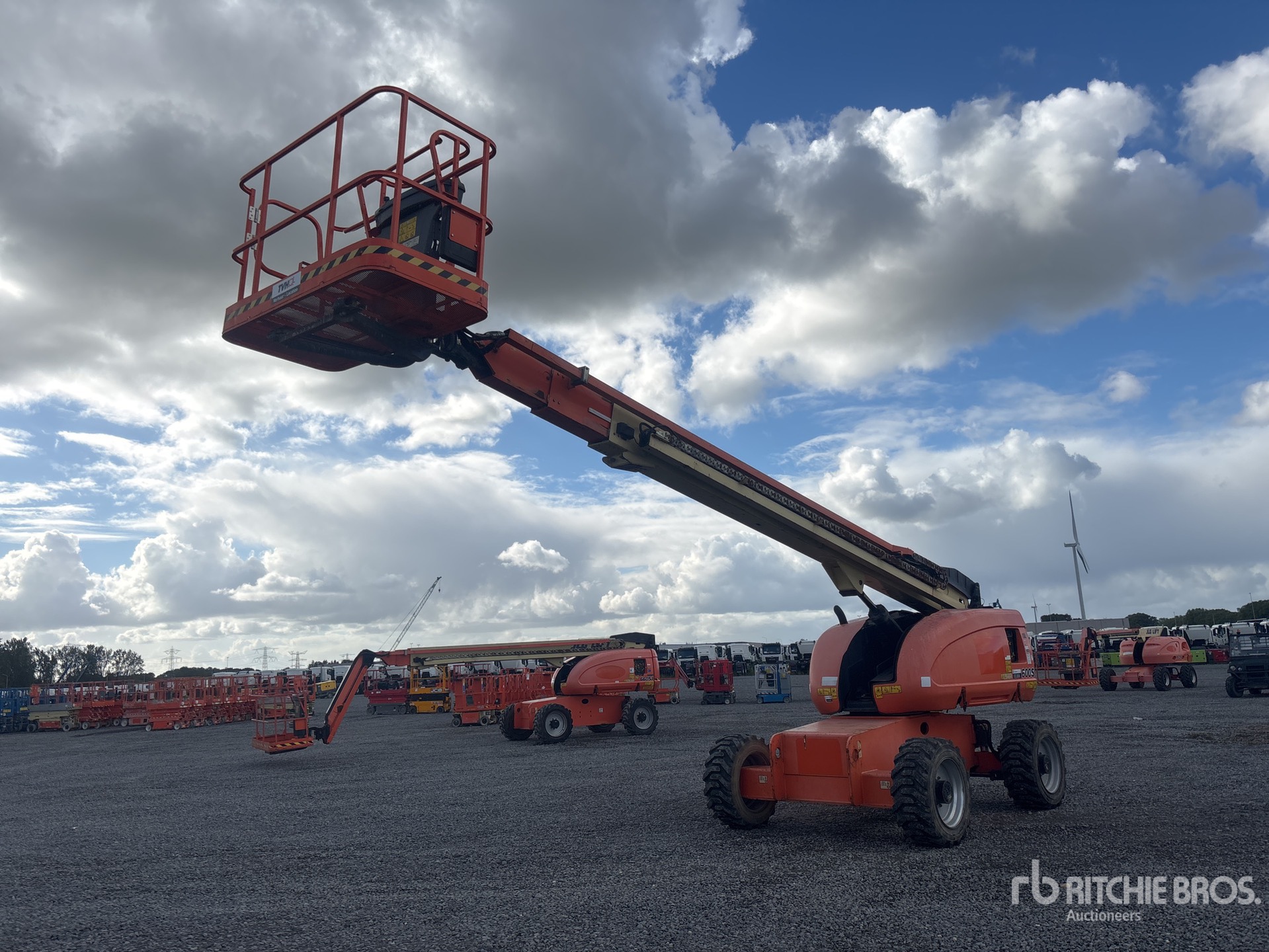 2014 JLG 600S