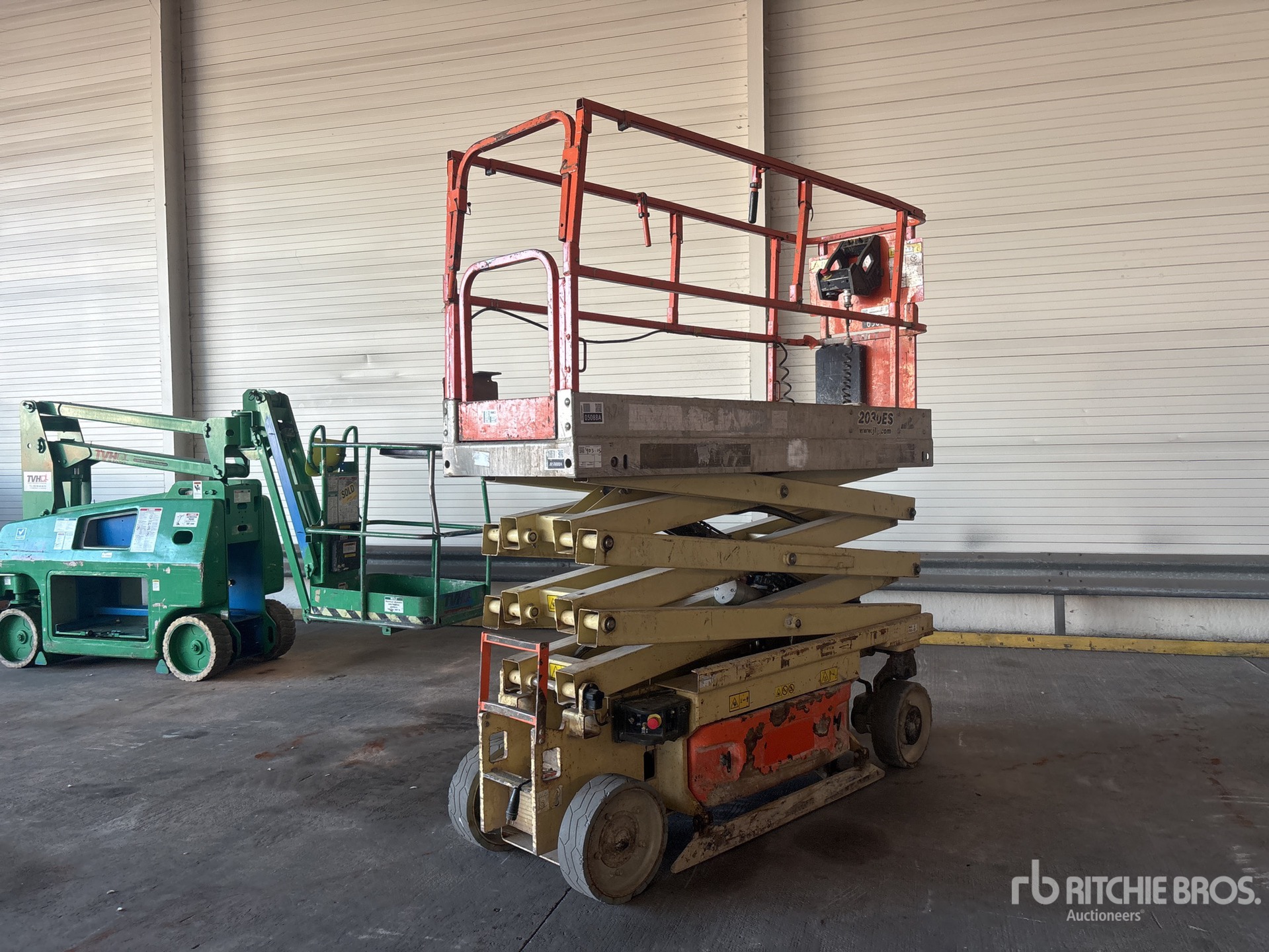 2014 JLG 2030ES