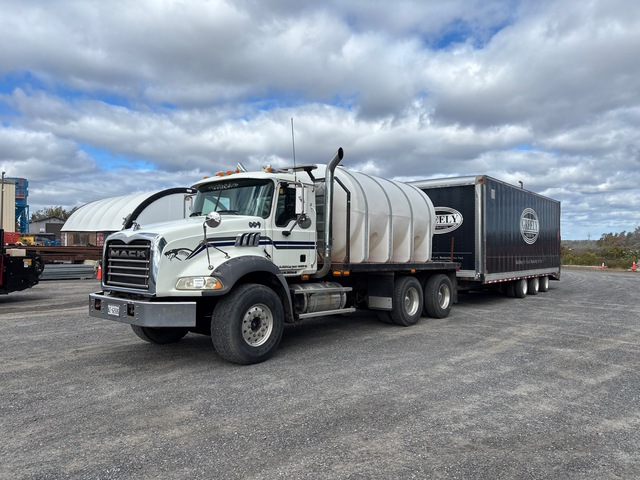 2009 Mack GU813 6x4 Flatbed Truck w/ 2019 TK5 Mud Miximg Trailer