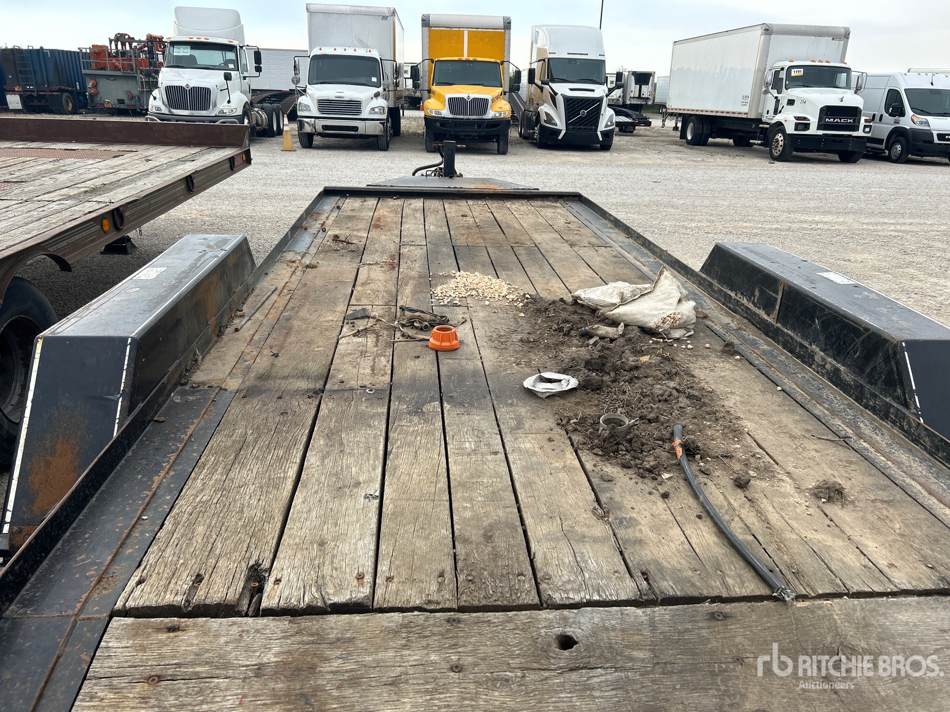 2015 Felling Trailers, Inc. 25 ft T/A