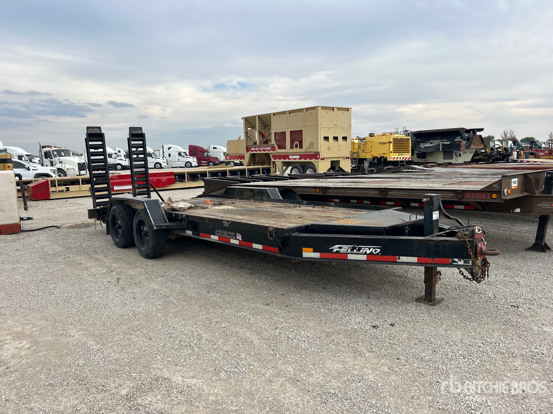 2015 Felling Trailers, Inc. 25 ft T/A