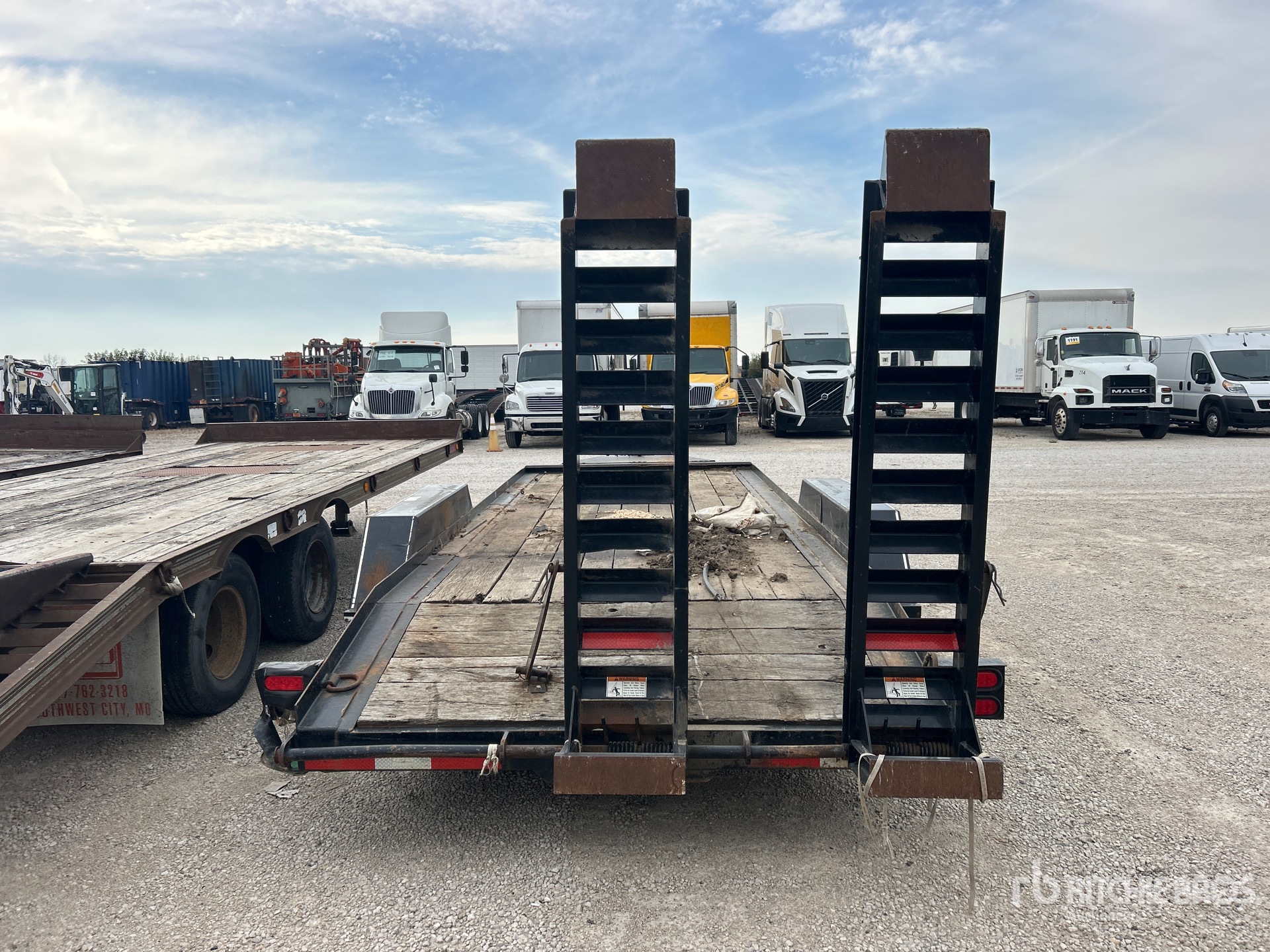 2015 Felling Trailers, Inc. 25 ft T/A