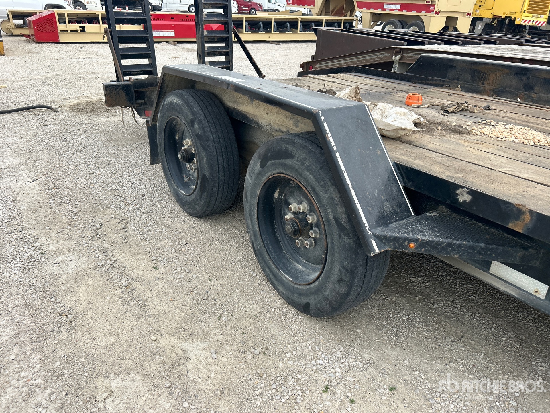 2015 Felling Trailers, Inc. 25 ft T/A