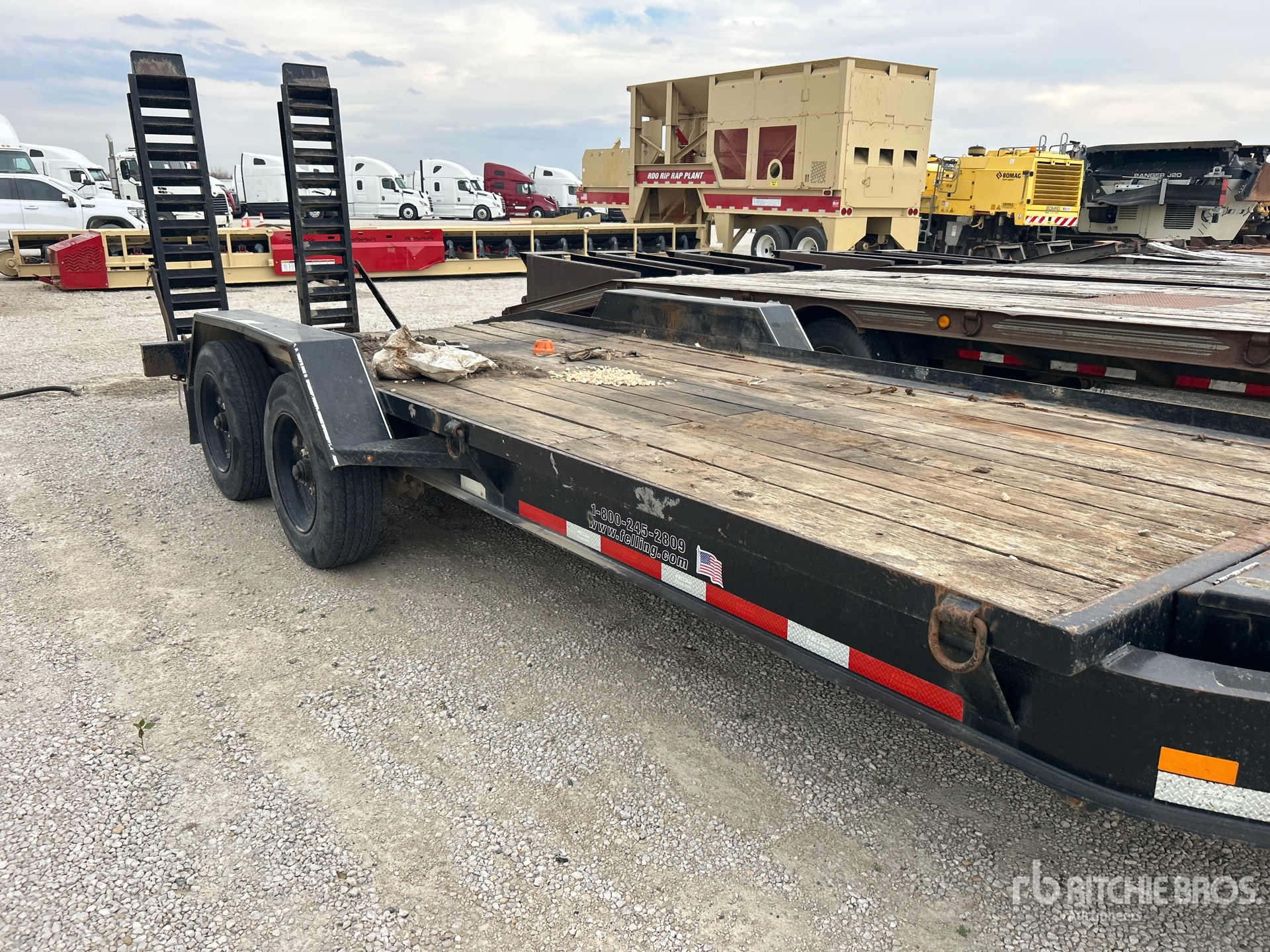 2015 Felling Trailers, Inc. 25 ft T/A
