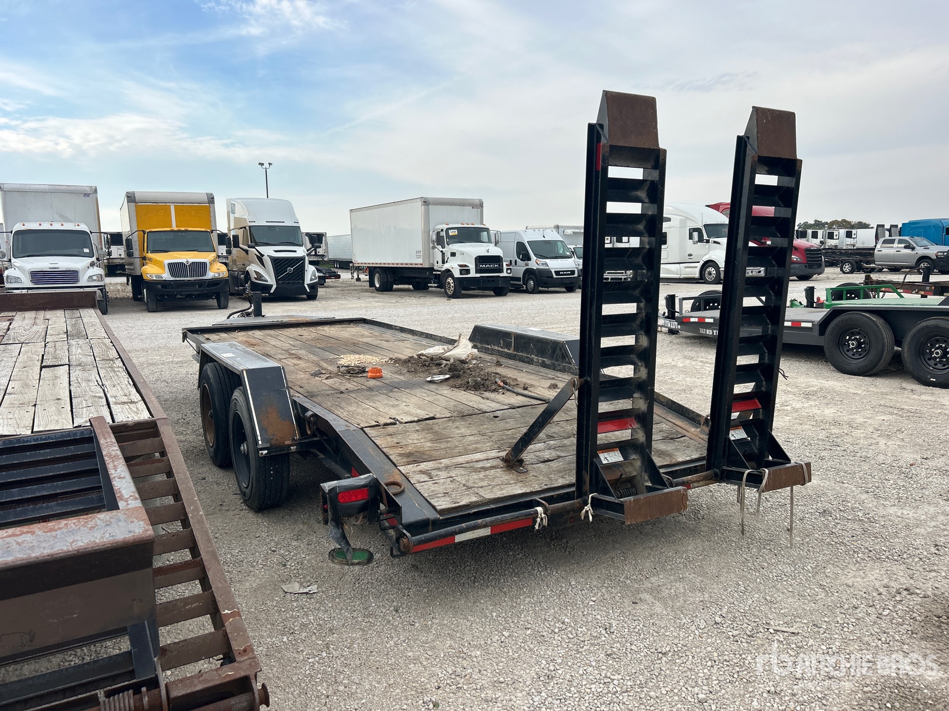 2015 Felling Trailers, Inc. 25 ft T/A