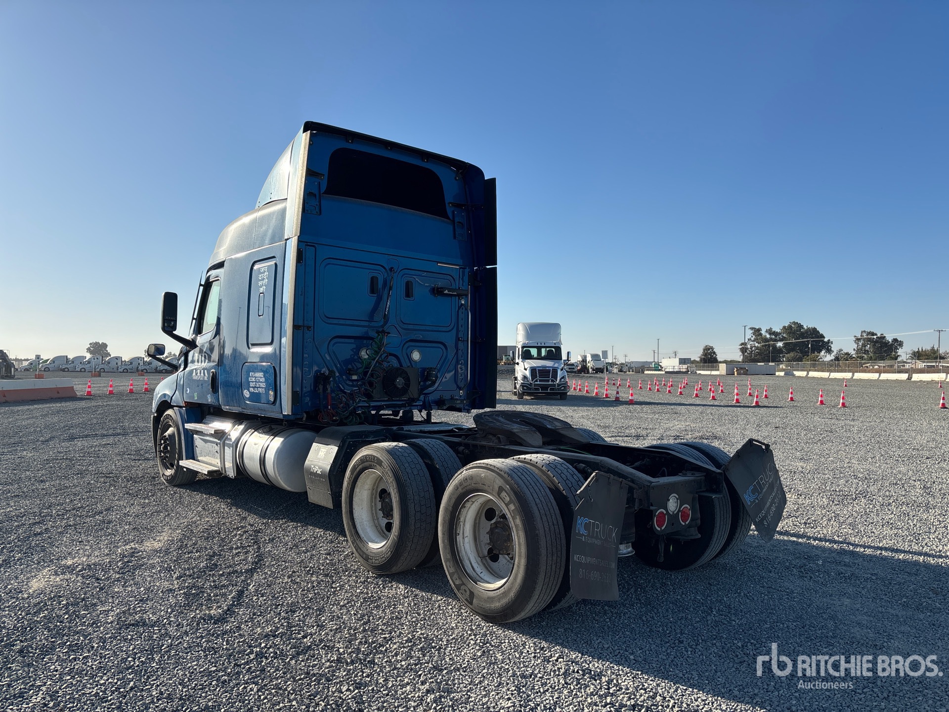 2020 Freightliner CASCADIA 126