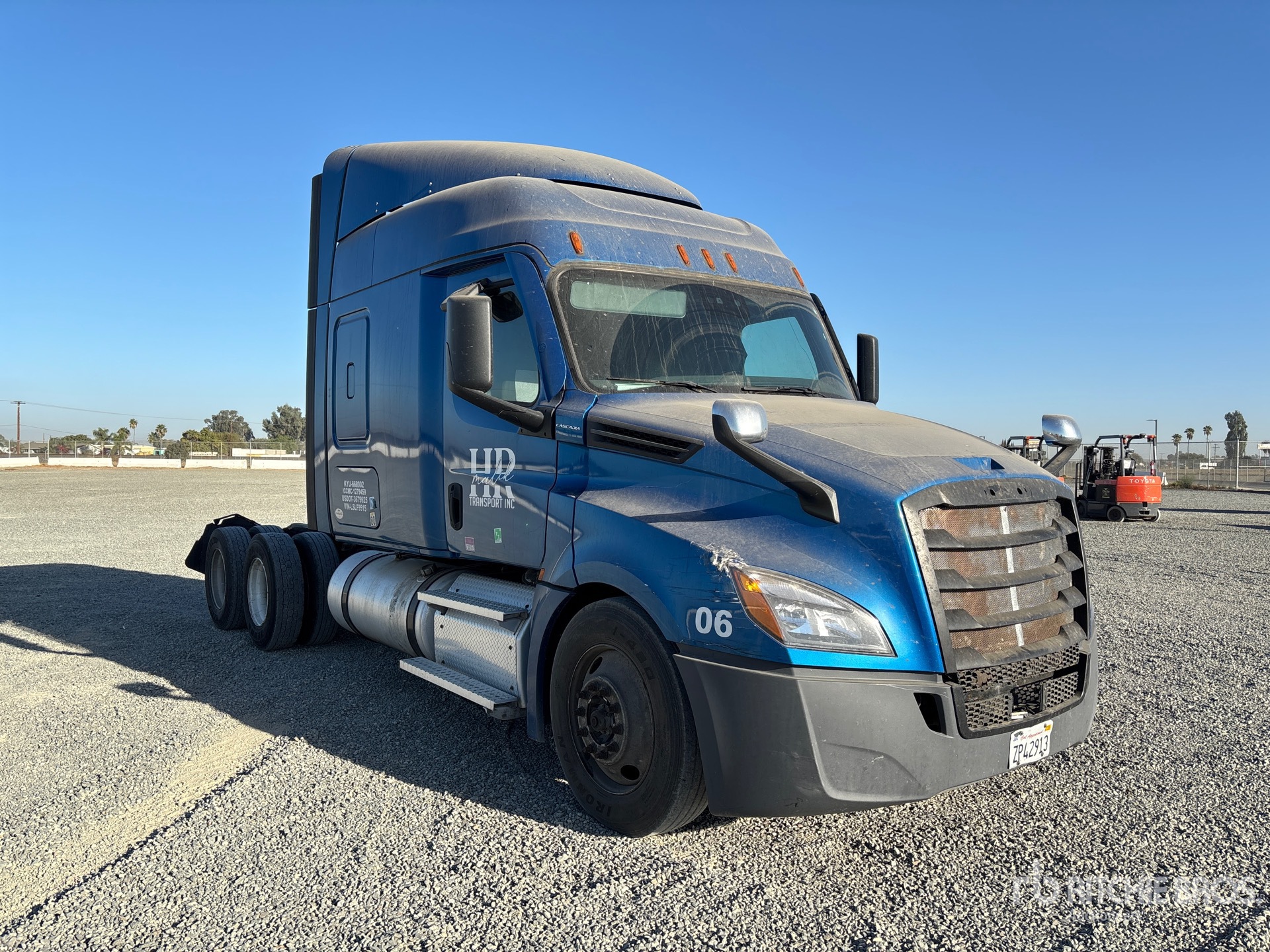 2020 Freightliner CASCADIA 126