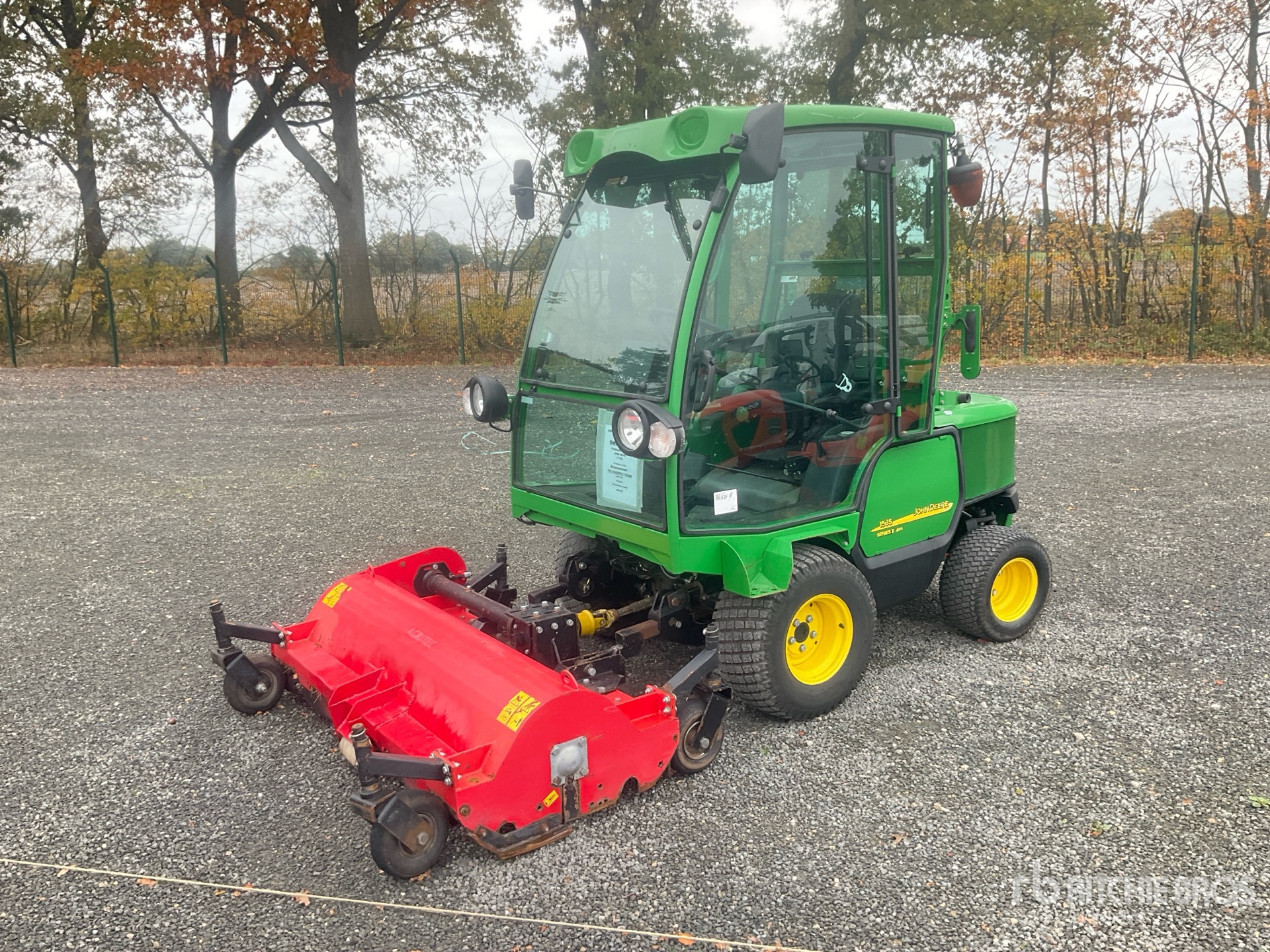 Photo of John Deere F 1565