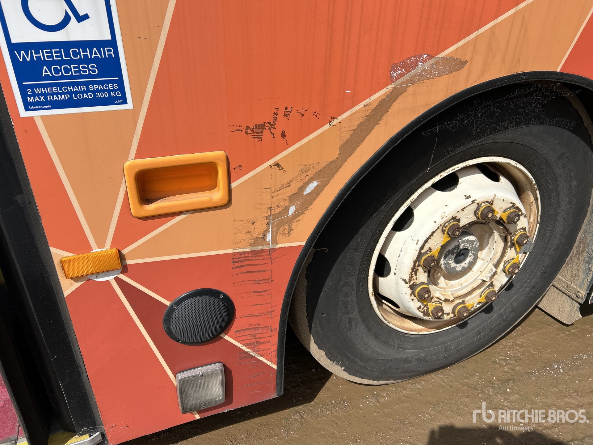 2004 Scania L94UB