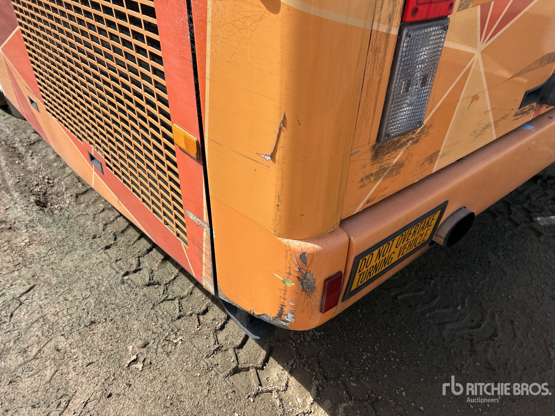 2004 Scania L94UB