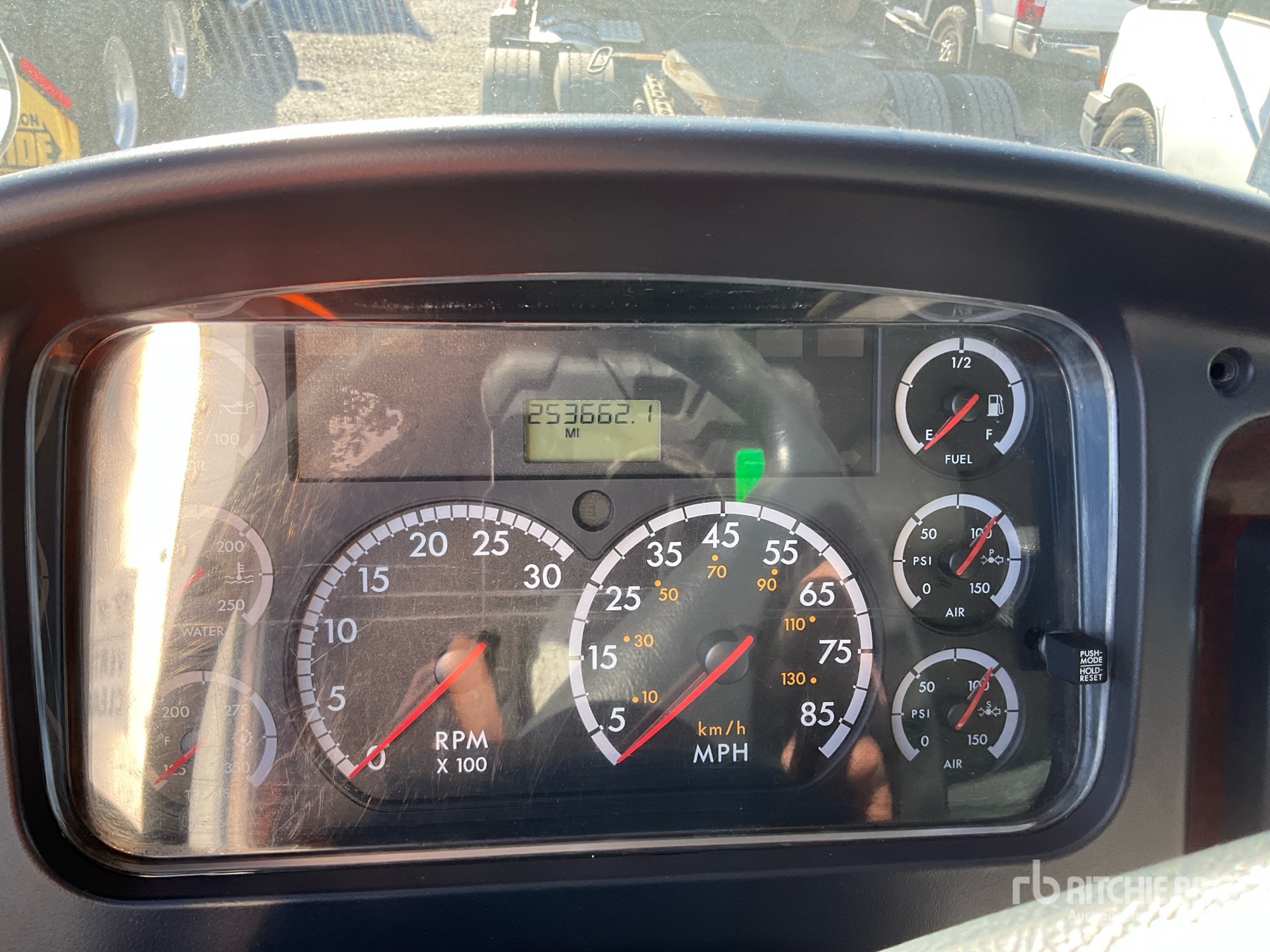 2010 Freightliner M2 106
