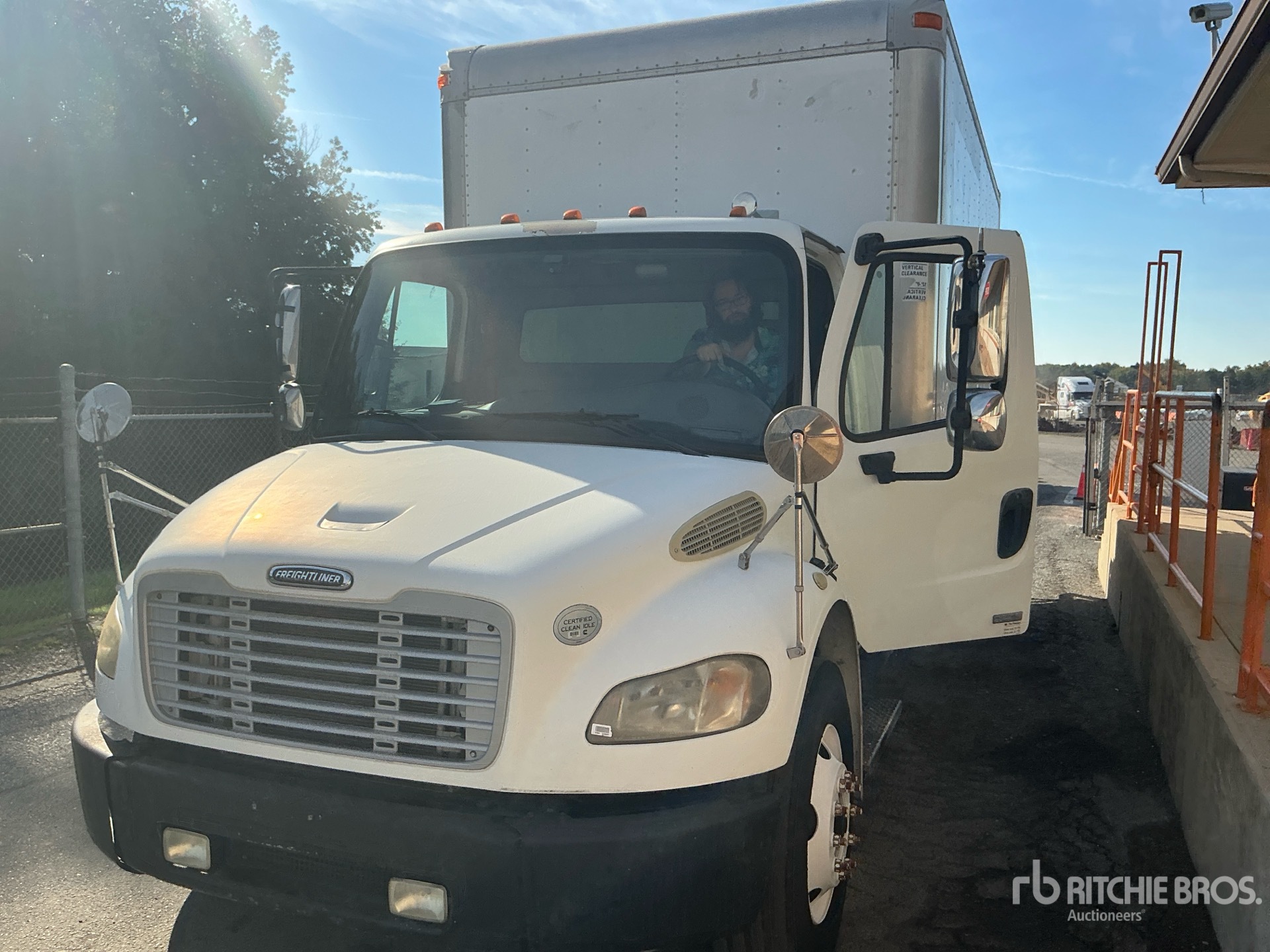 2010 Freightliner M2 106