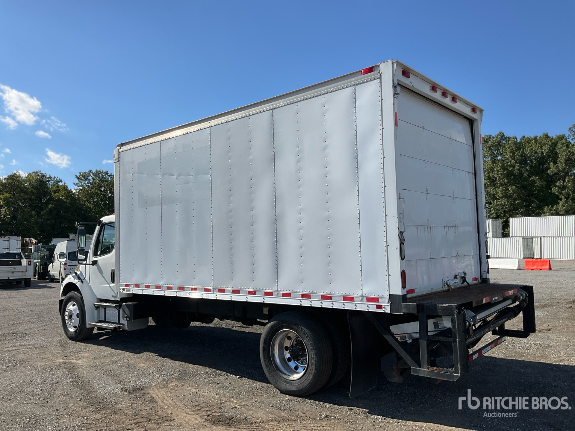2010 Freightliner M2 106