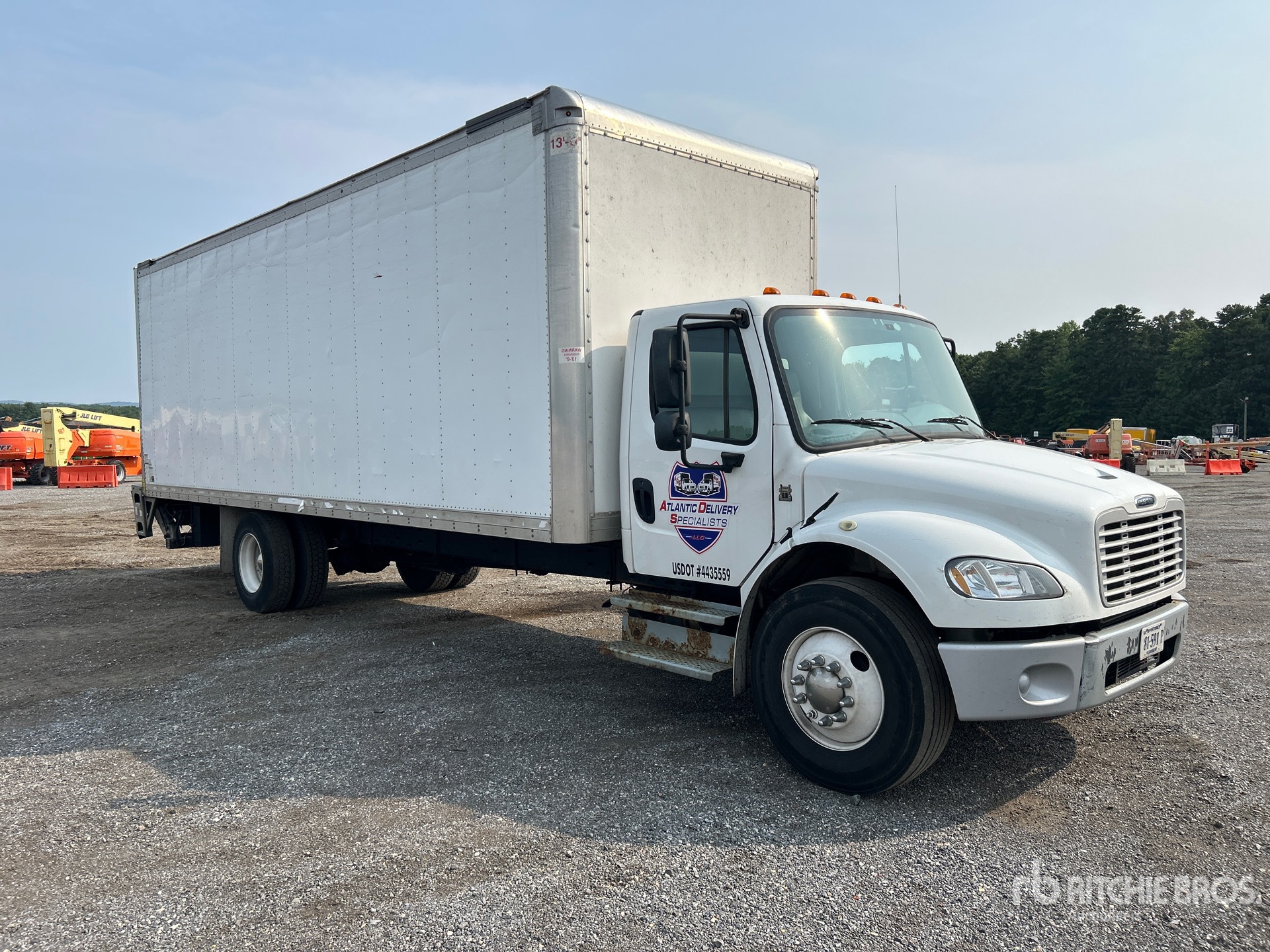 2018 Freightliner M2106
