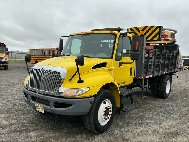 2008 International 4300 4x2 Attenuator Truck