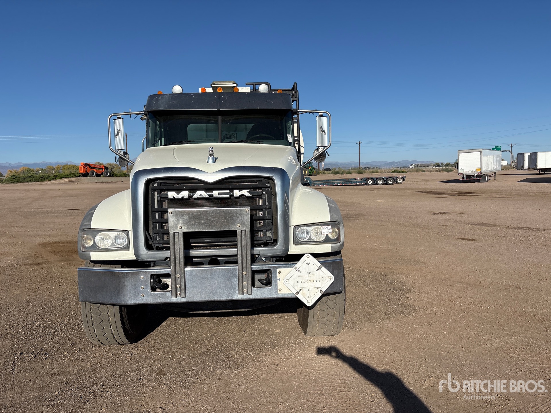 2017 Mack GU433