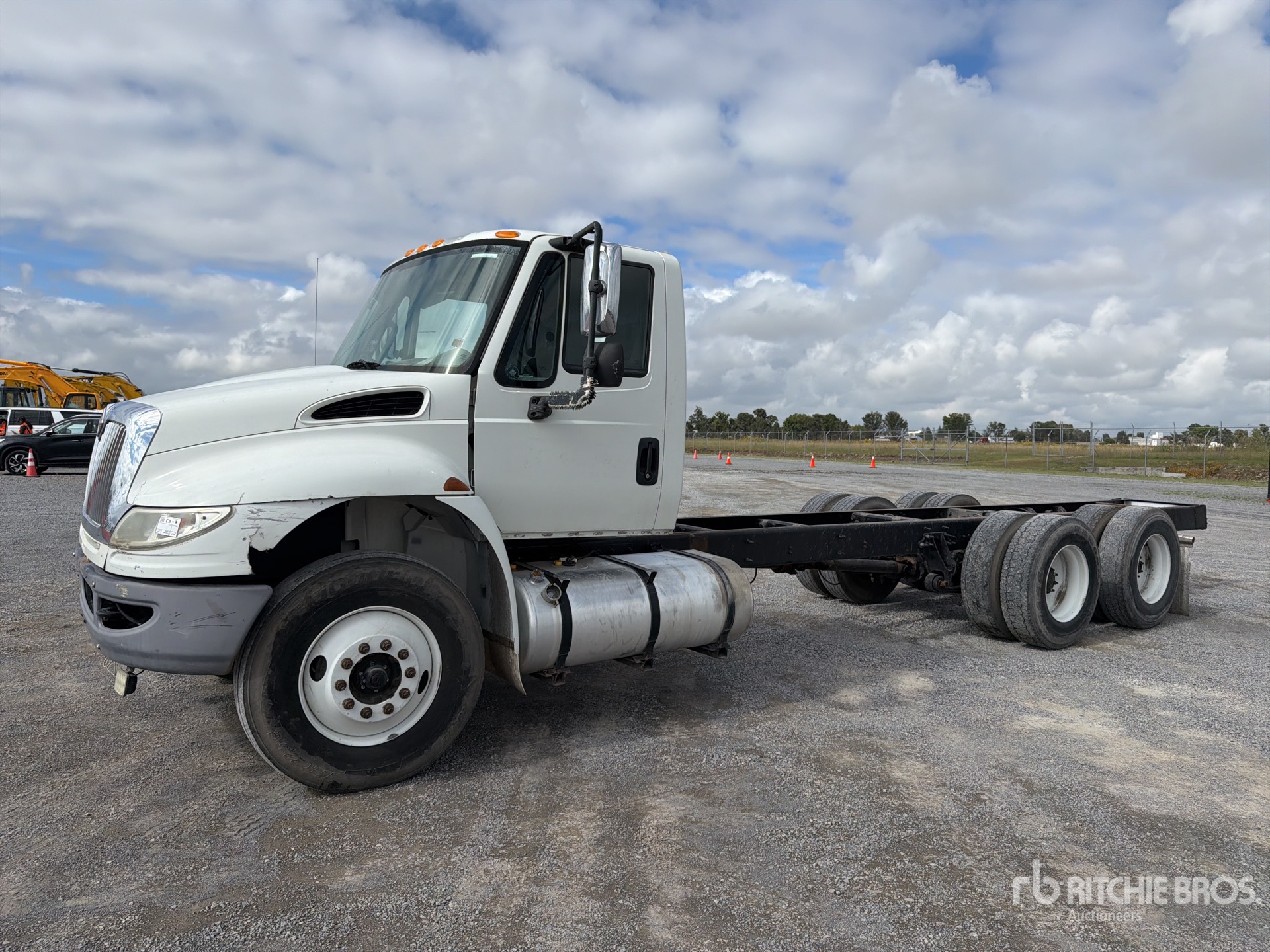 Photo of 2015 International 4400 SBA