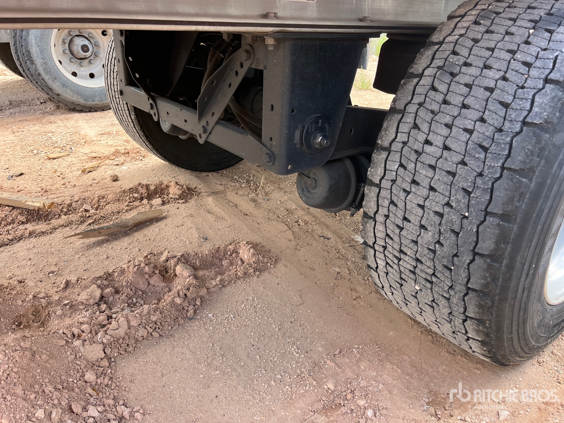 2026 East 48 FT T/A SPREAD AXLE