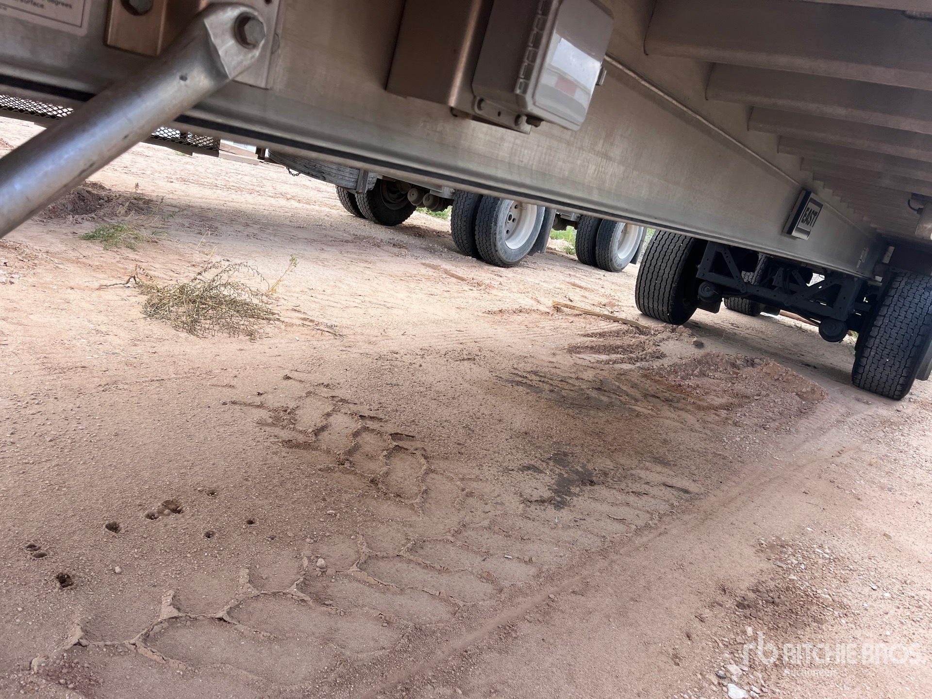 2026 East 48 FT T/A SPREAD AXLE