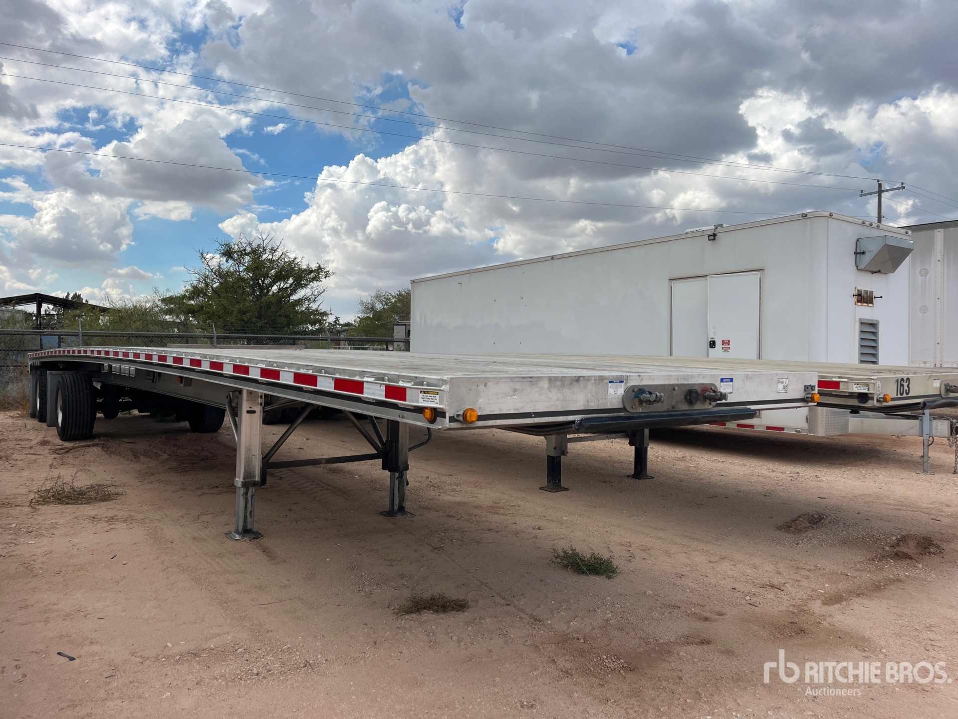 2026 East 48 FT T/A SPREAD AXLE