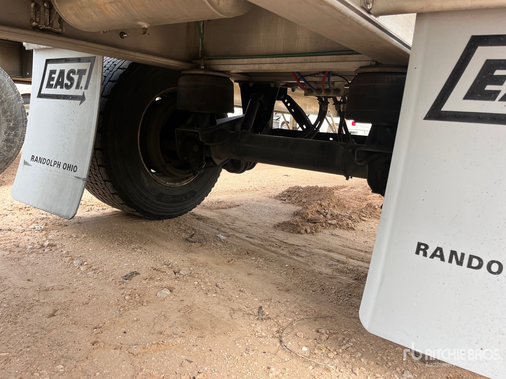 2026 East 48 FT T/A SPREAD AXLE