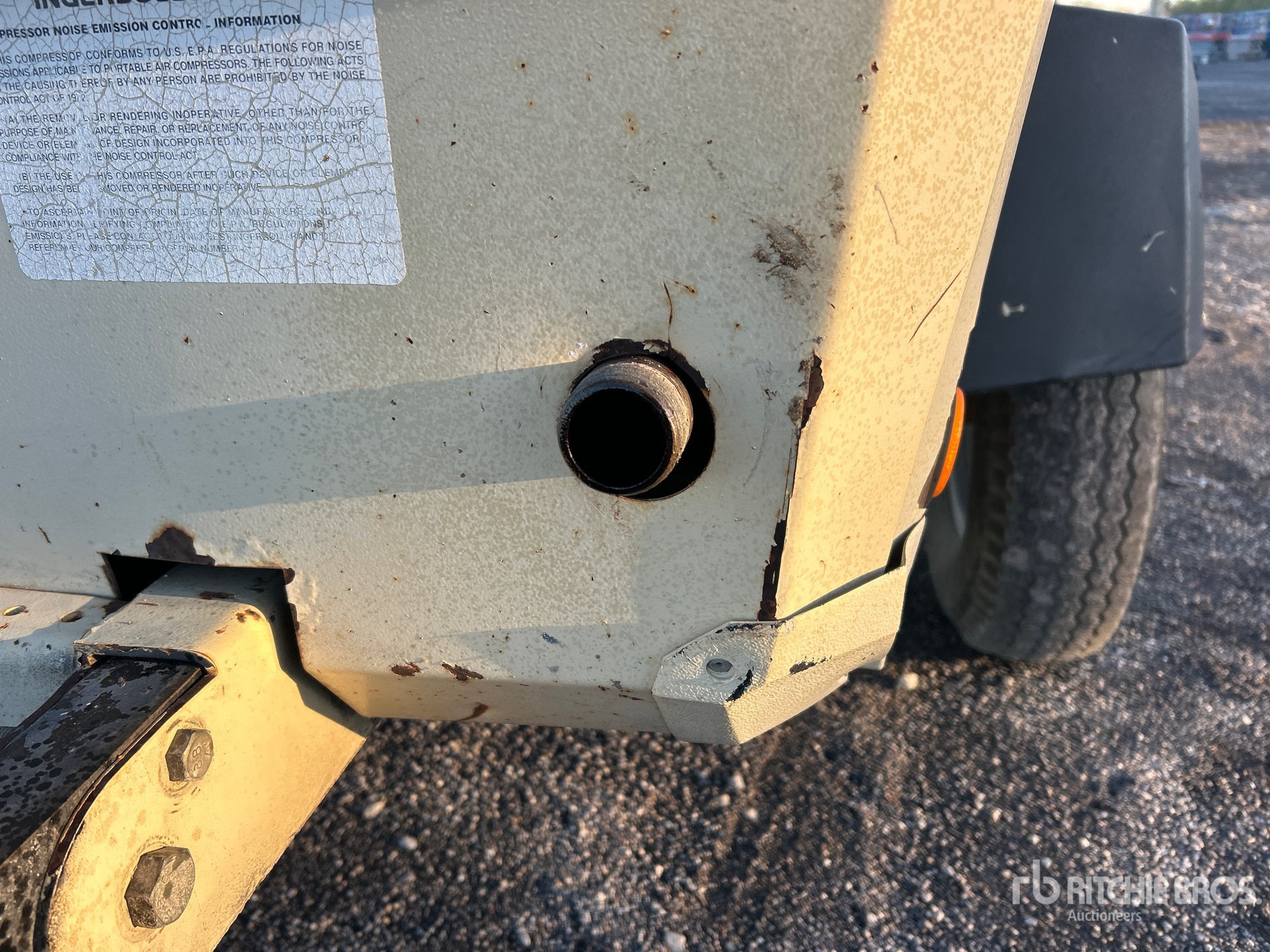 Ingersoll Rand 185 CFM MOBILE