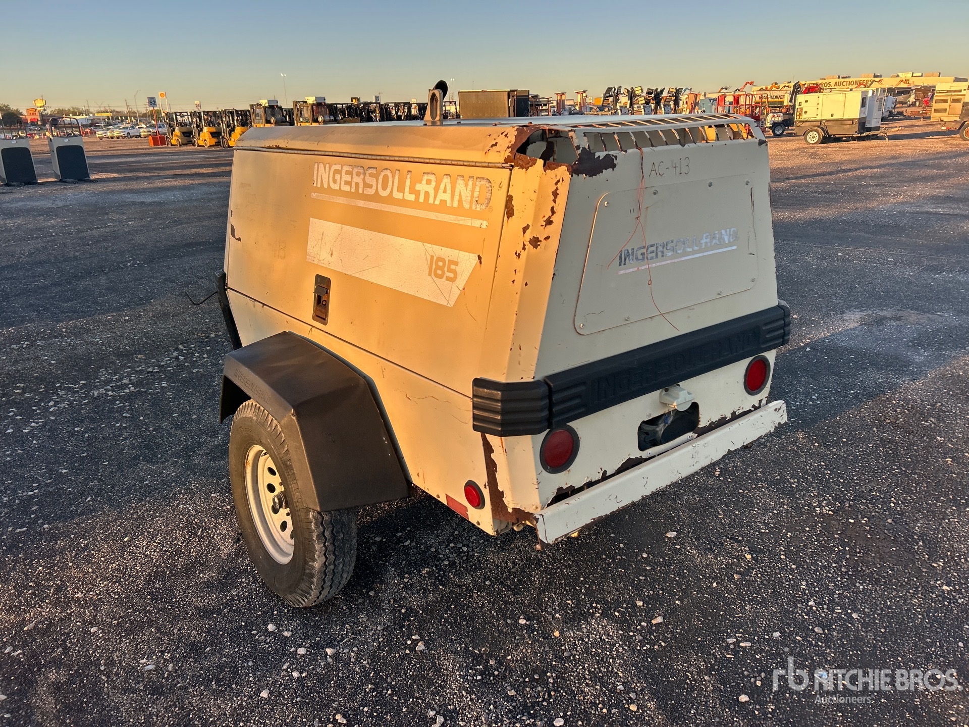 Ingersoll Rand 185 CFM MOBILE