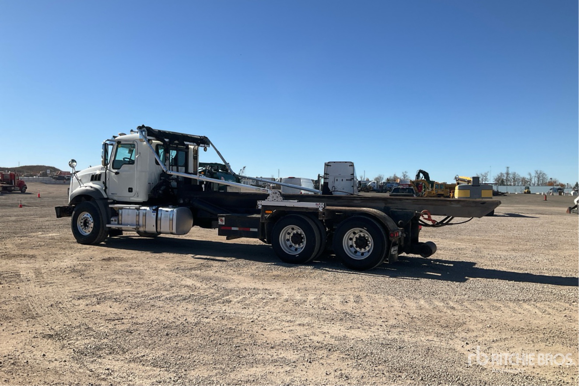 2023 Mack GR64B