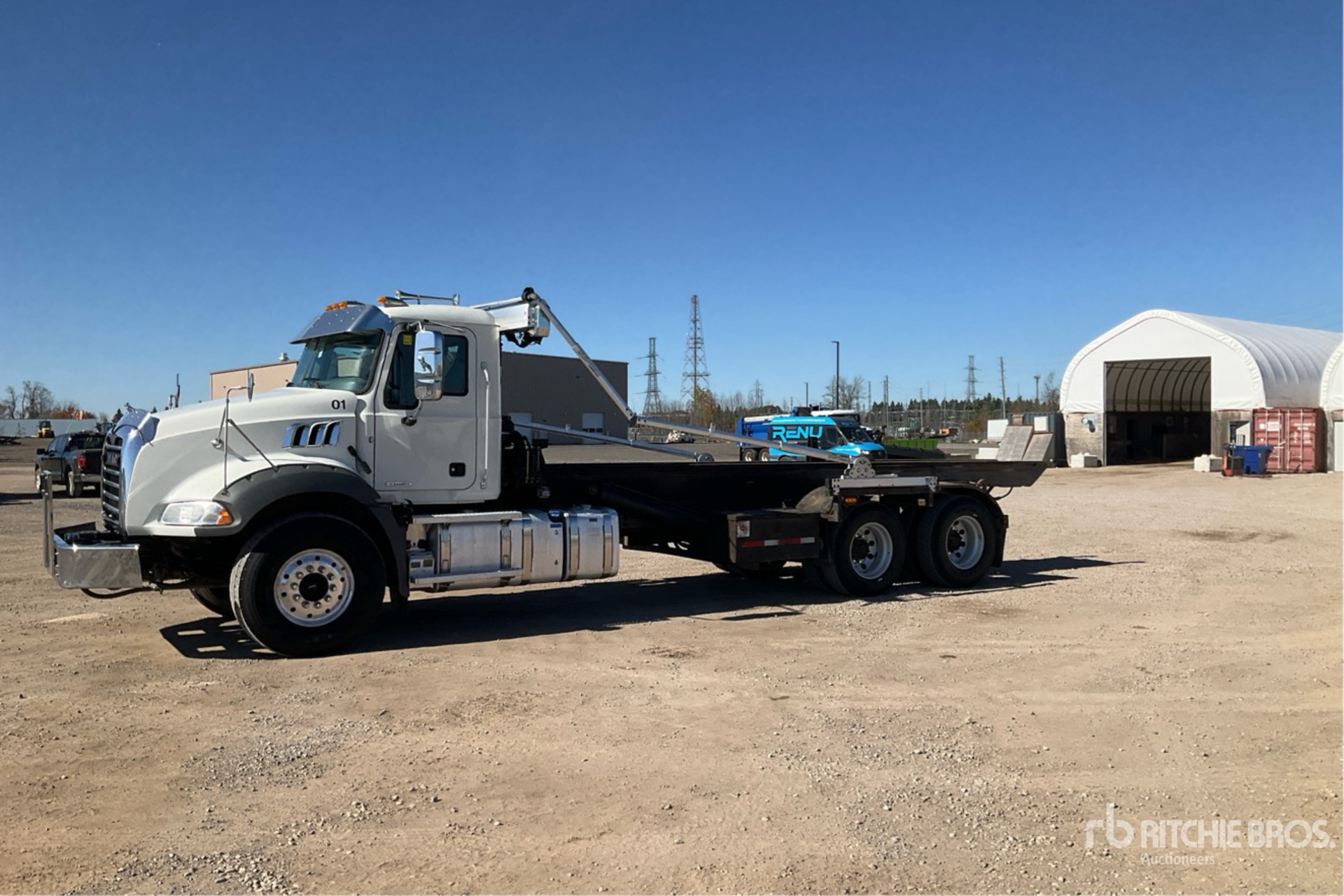 2023 Mack GR64B