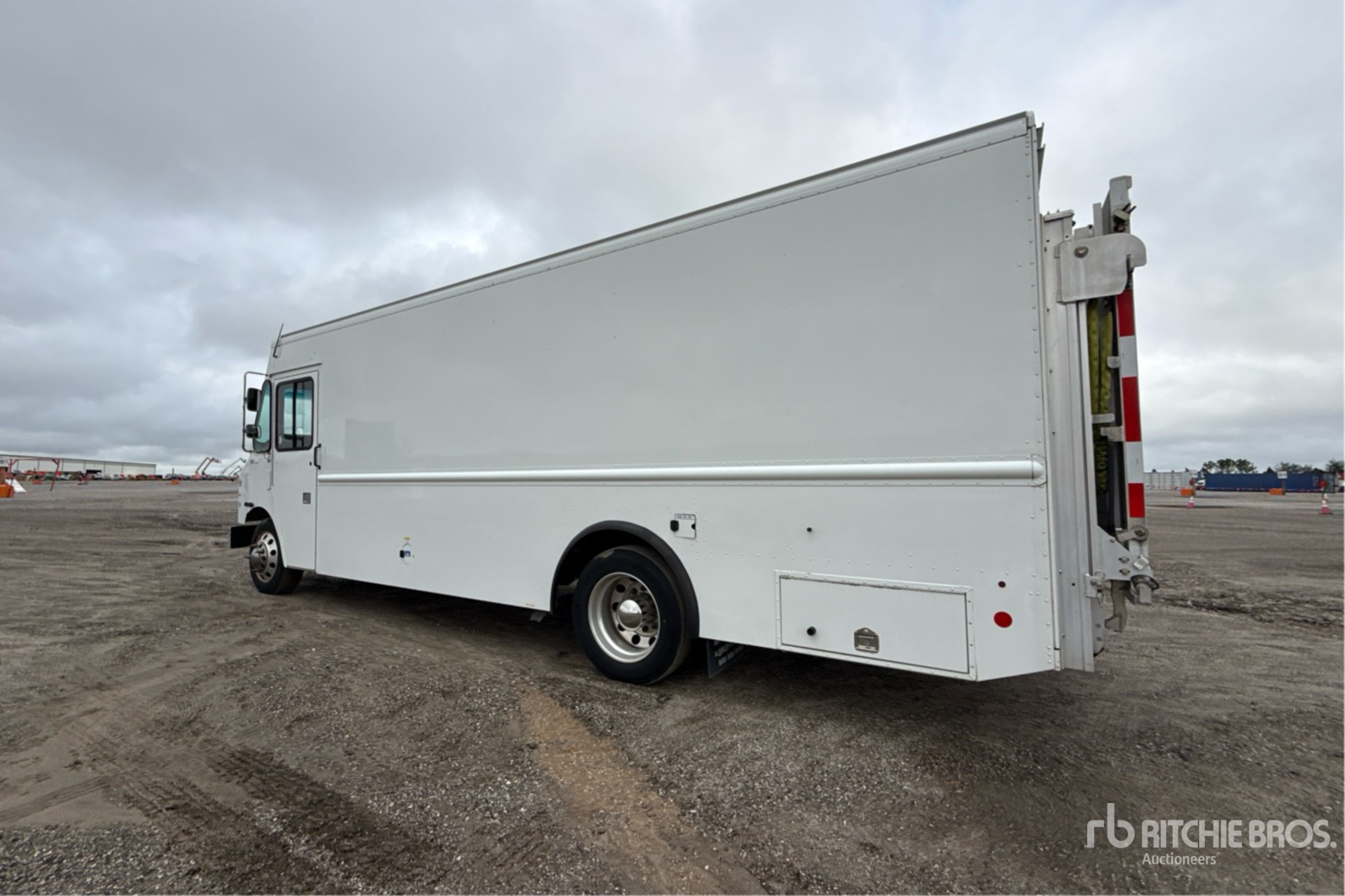 2017 Freightliner MT55