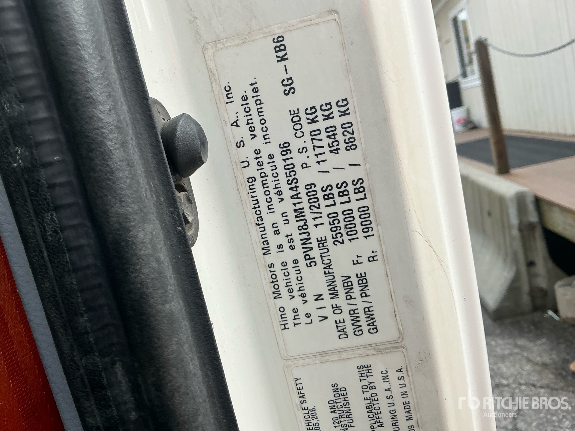 2010 Hino 268
