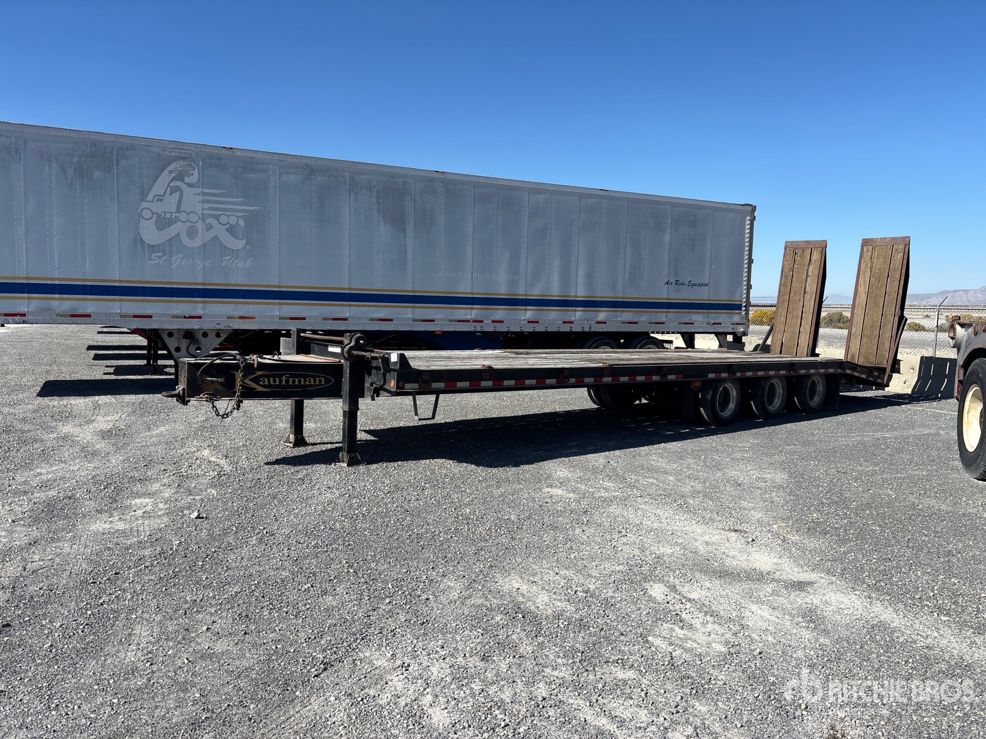 Photo of 2016 Kaufman 34 ft Tri/A