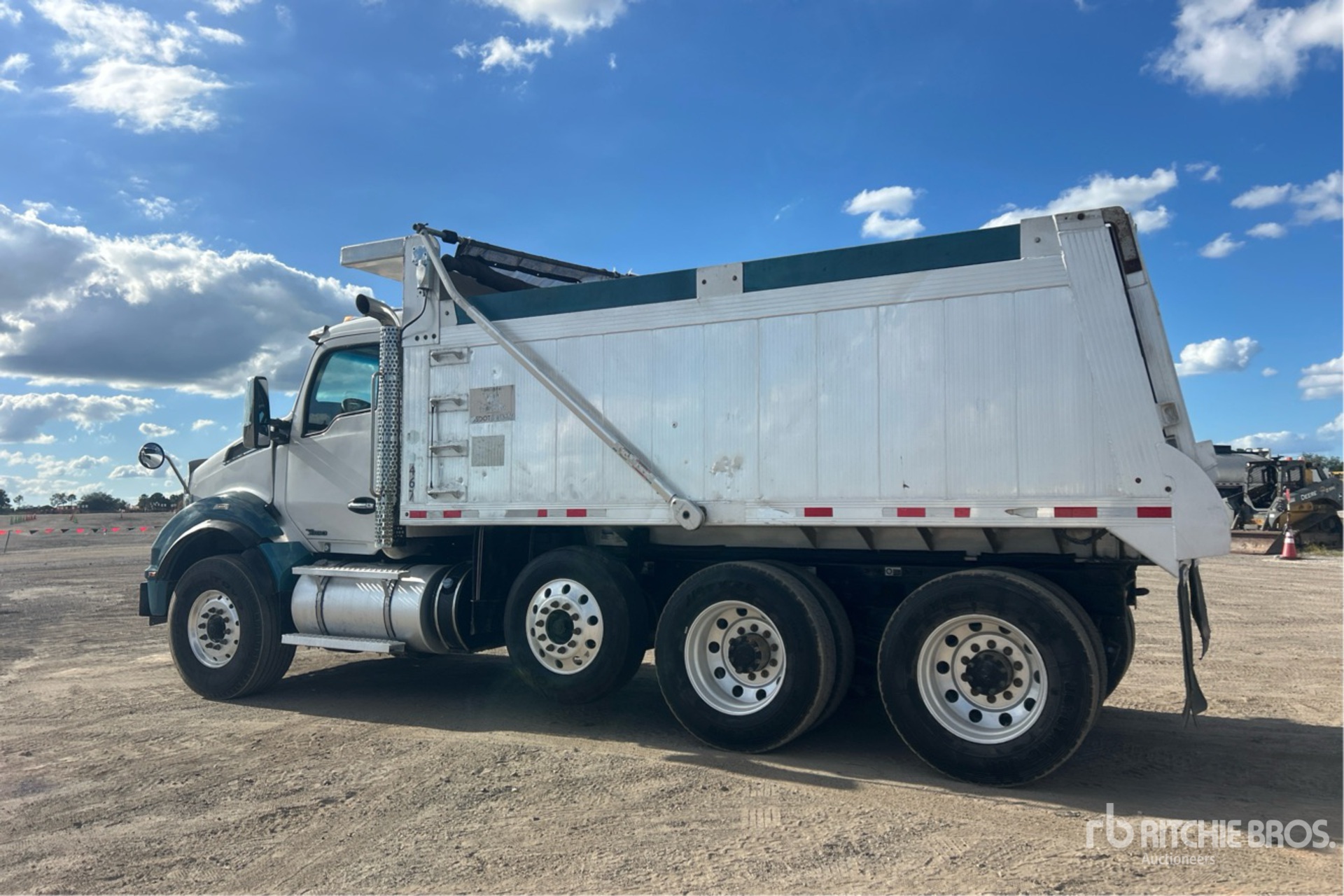2020 Kenworth T880