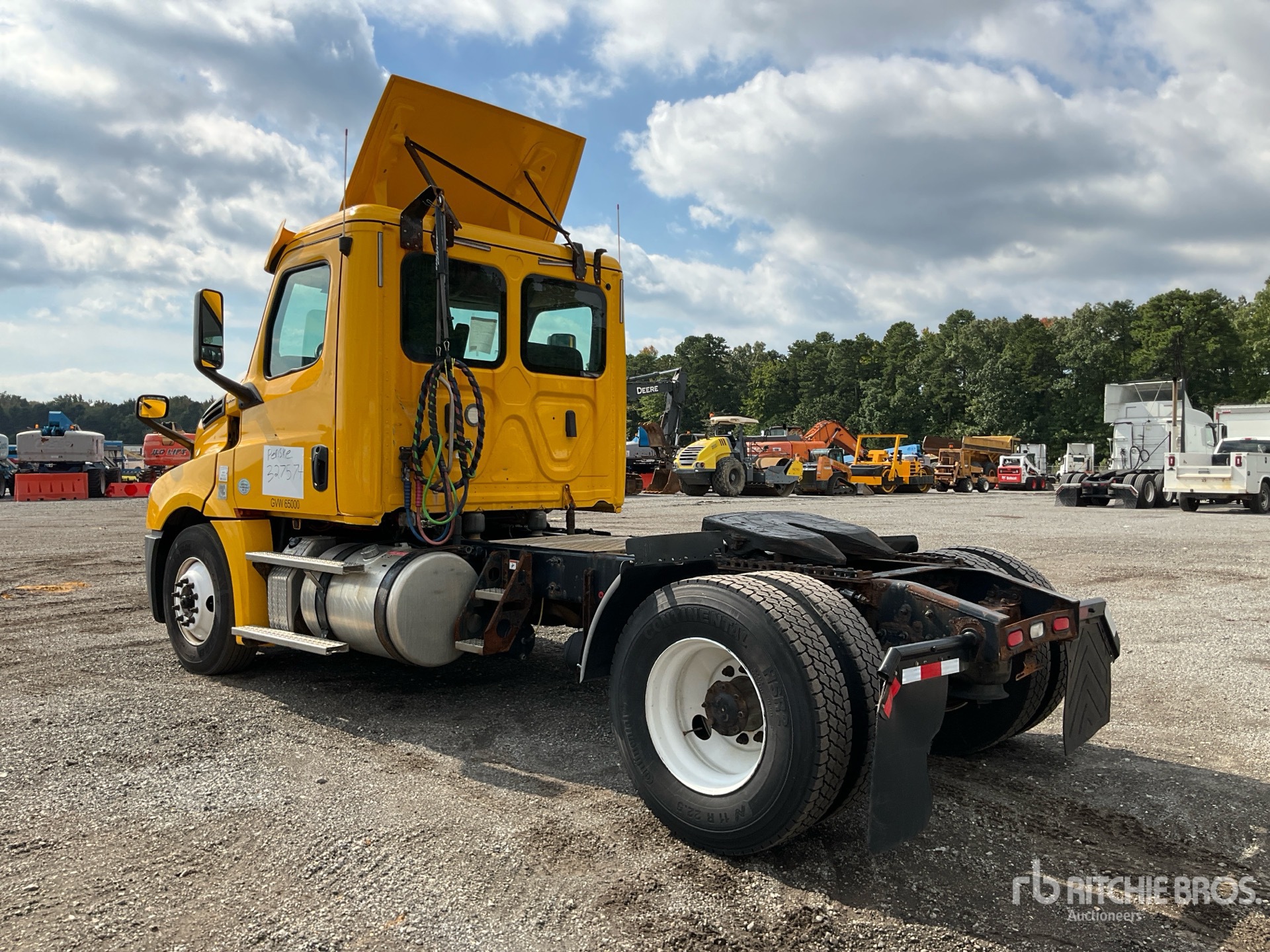 2019 Freightliner CASCADIA 126
