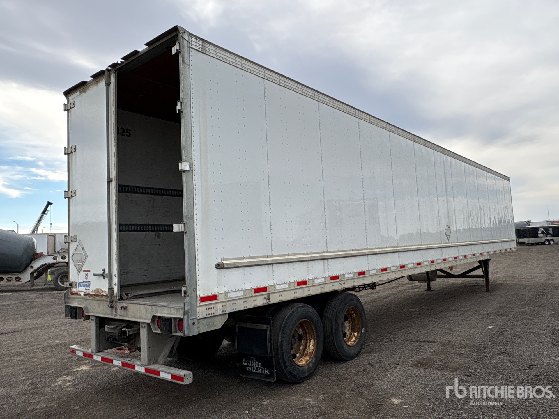 2013 Vanguard 53 FT T/A HEATED