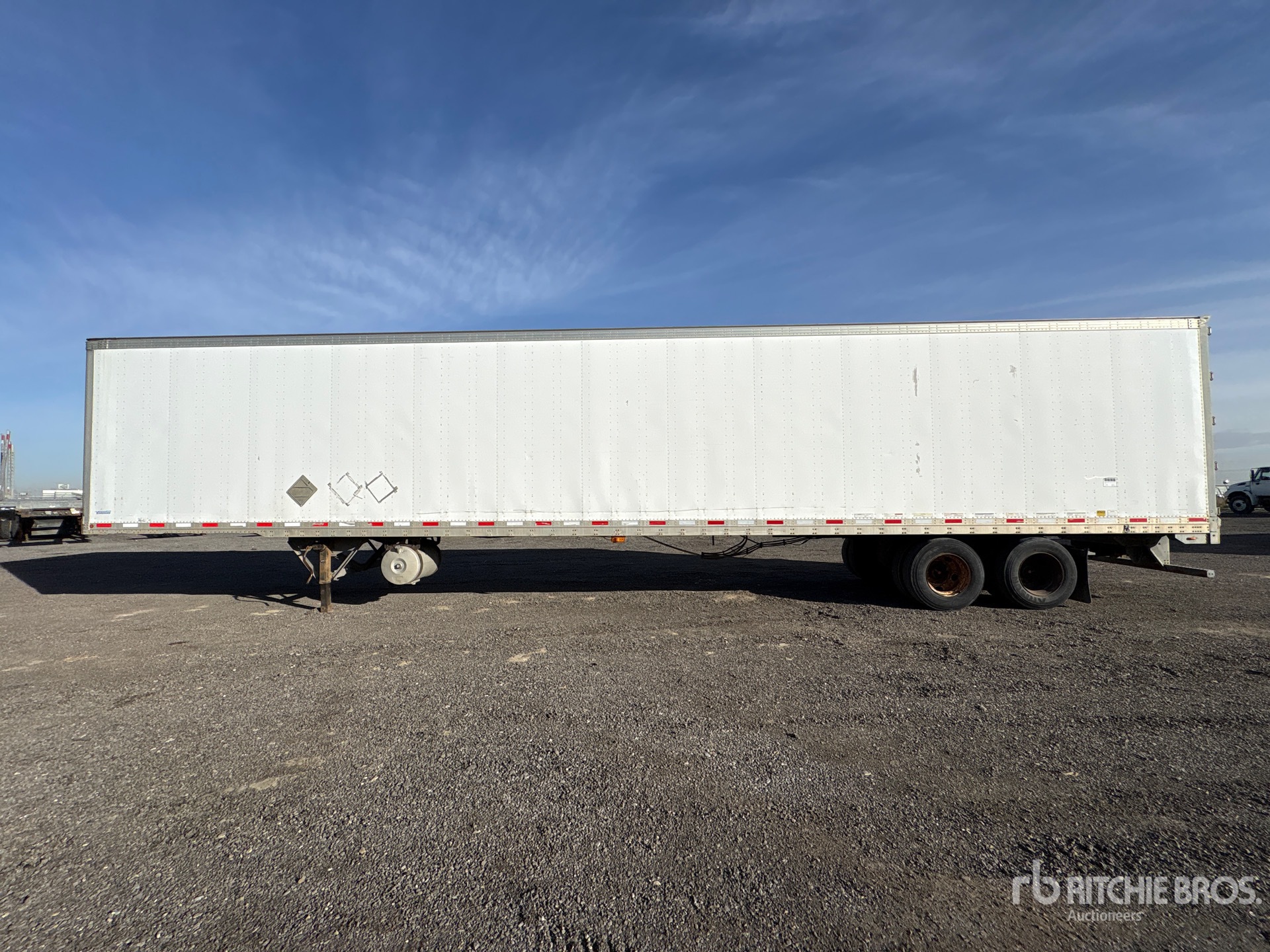 2013 Vanguard 53 FT X 102 IN T/A HEATED