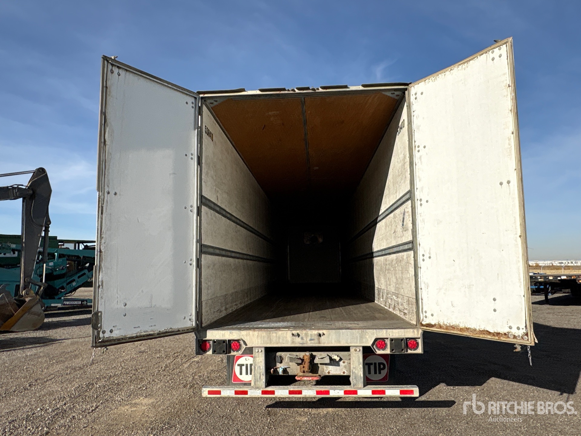 2013 Vanguard 53 FT X 102 IN T/A HEATED