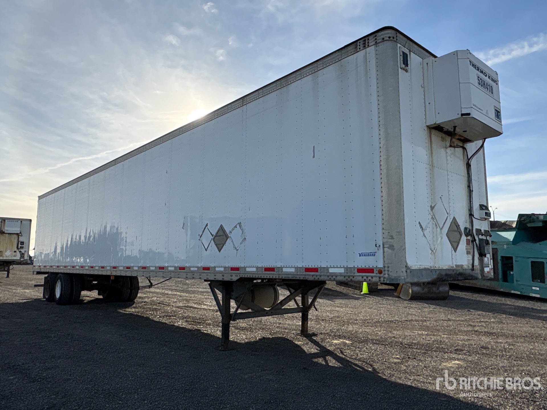 2013 Vanguard 53 FT X 102 IN T/A HEATED