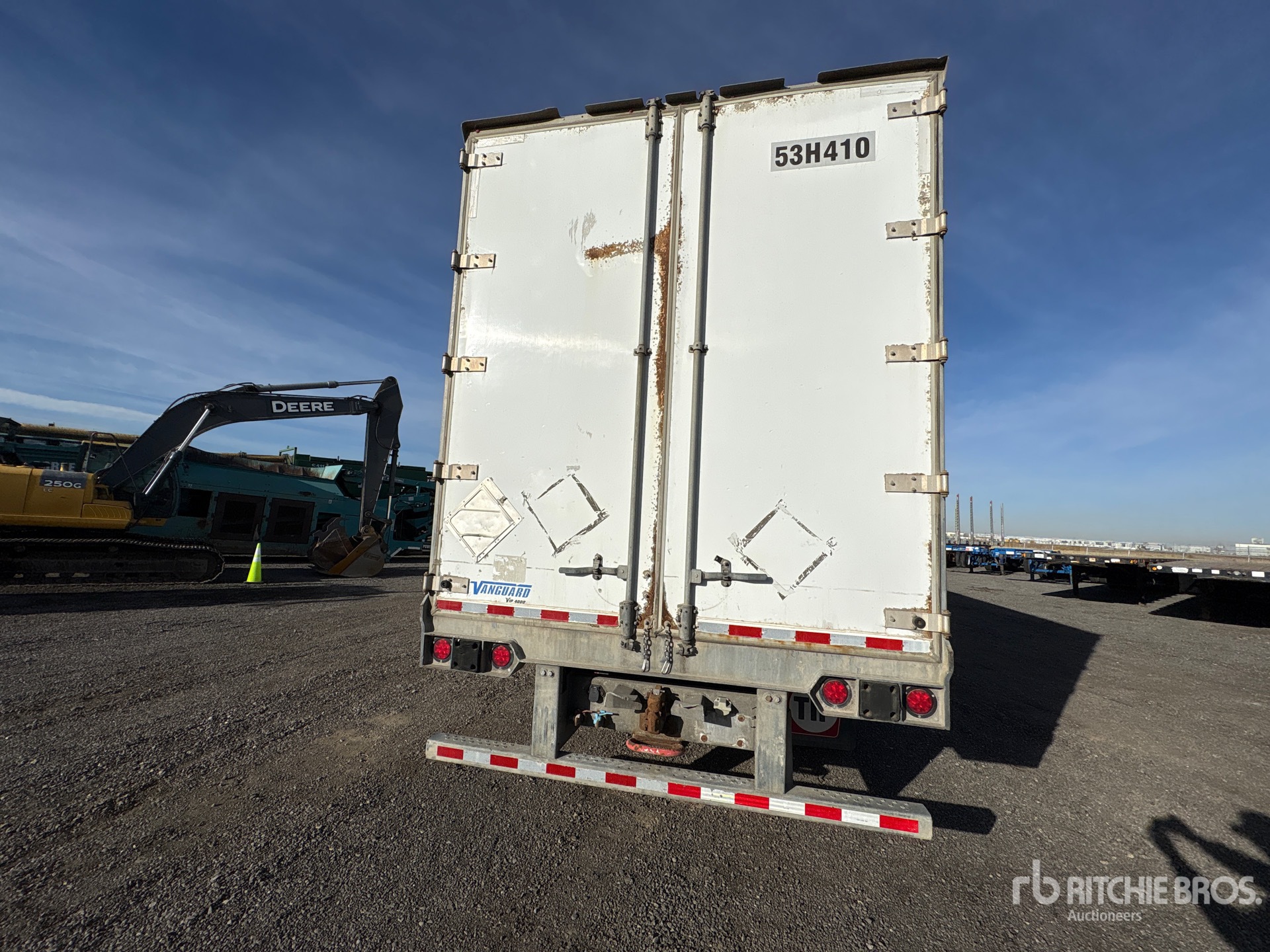 2013 Vanguard 53 FT X 102 IN T/A HEATED