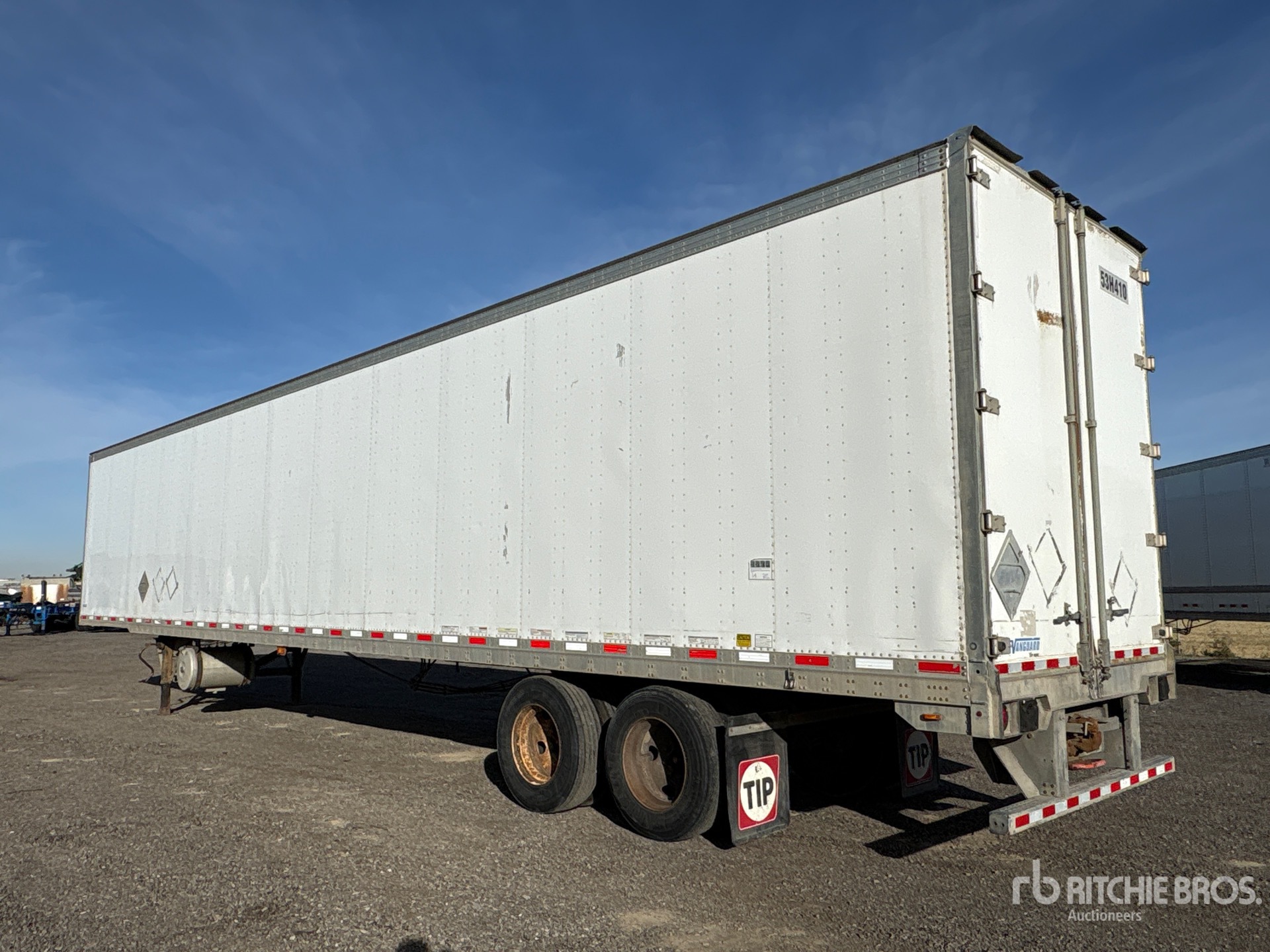 2013 Vanguard 53 FT X 102 IN T/A HEATED