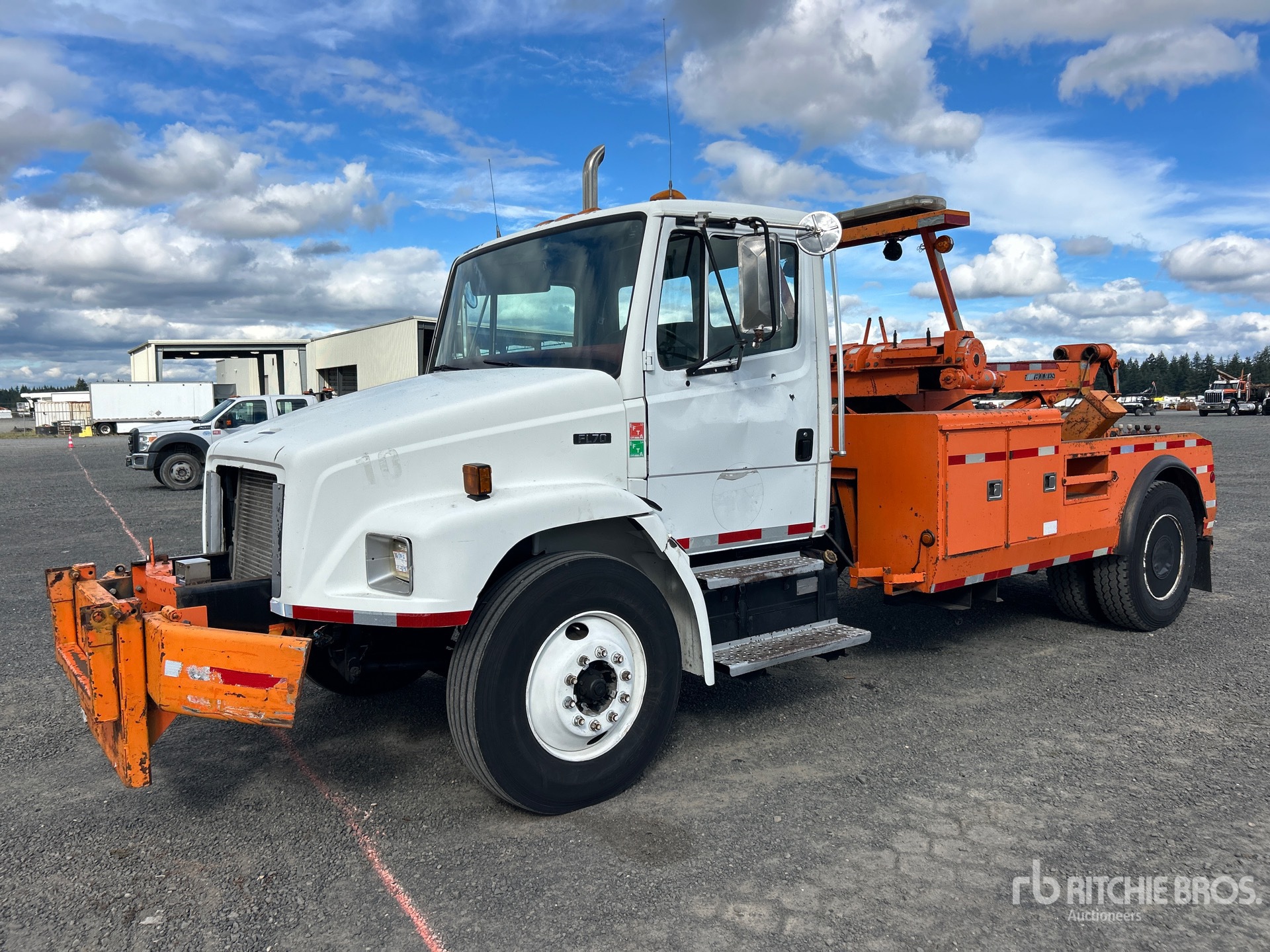 2001 Freightliner FL 70