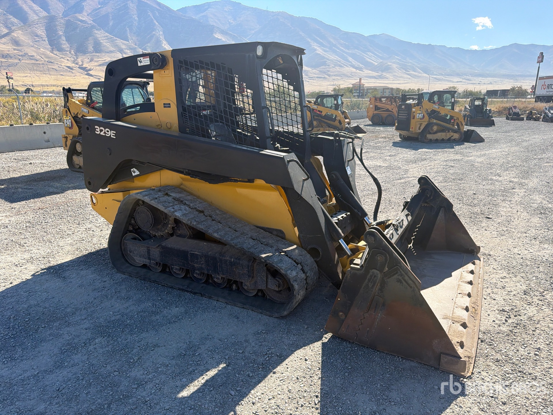 2015 John Deere 329E