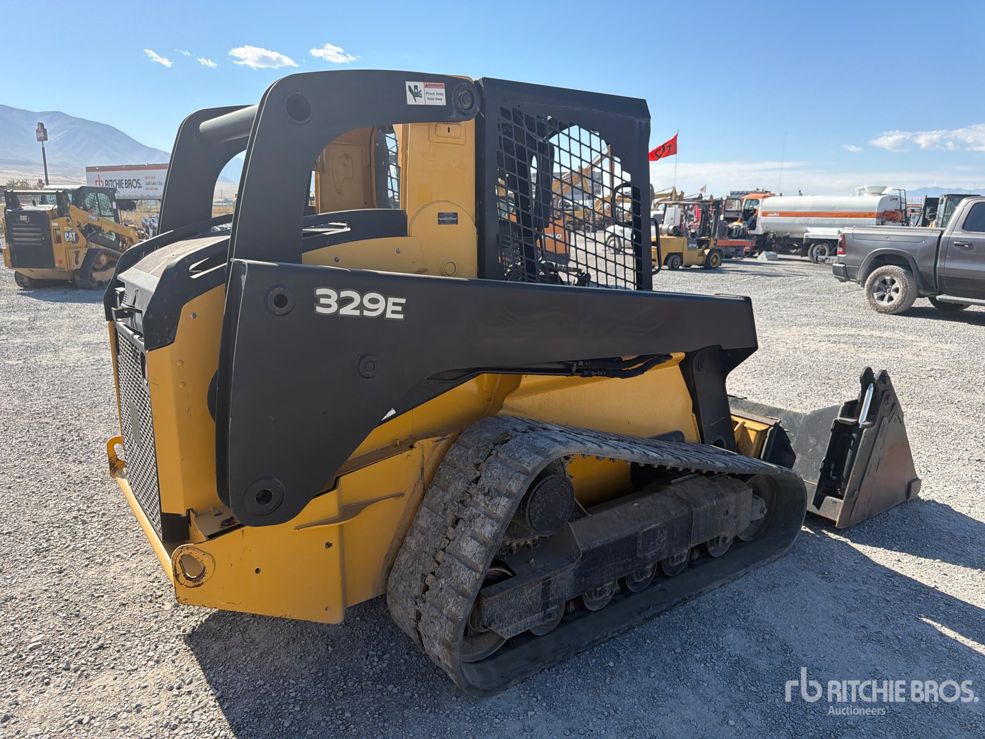 2015 John Deere 329E