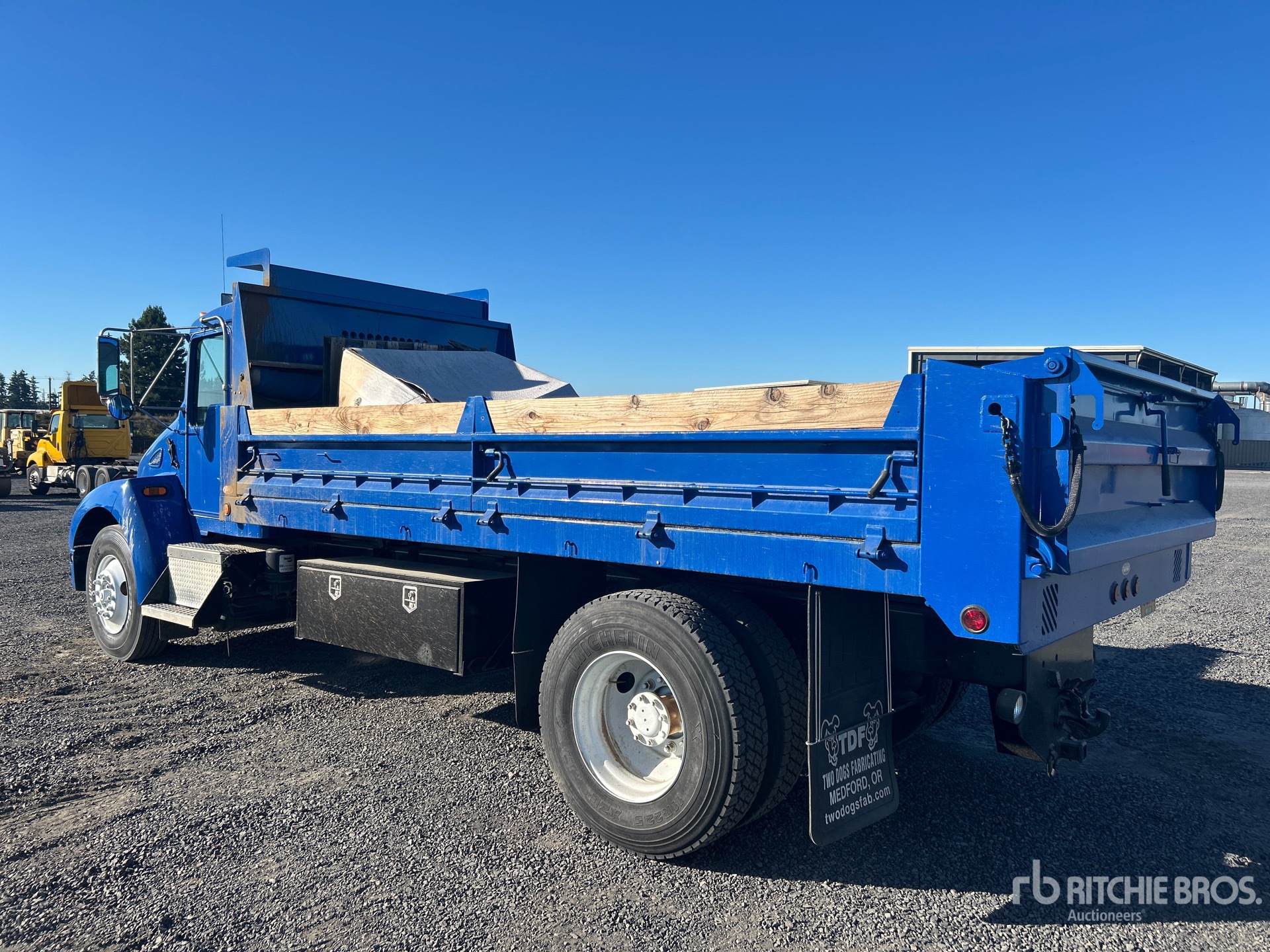 2003 Kenworth T300