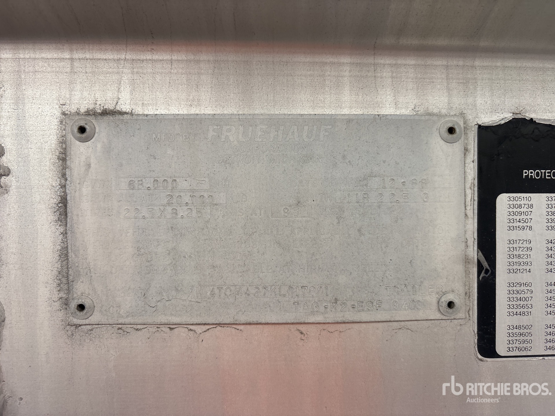 1989 Fruehauf 9400 gal T/A