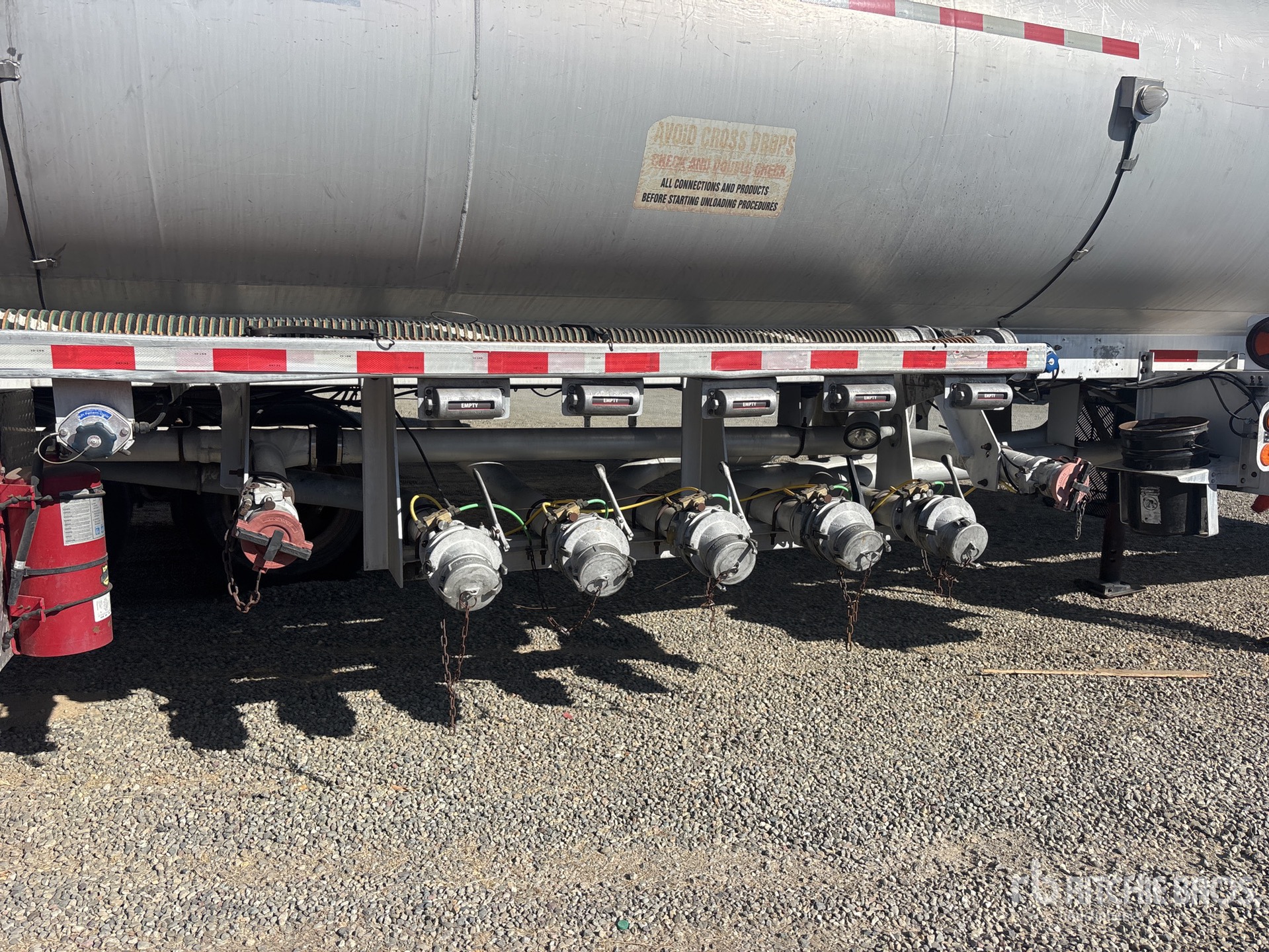 1989 Fruehauf 9400 gal T/A